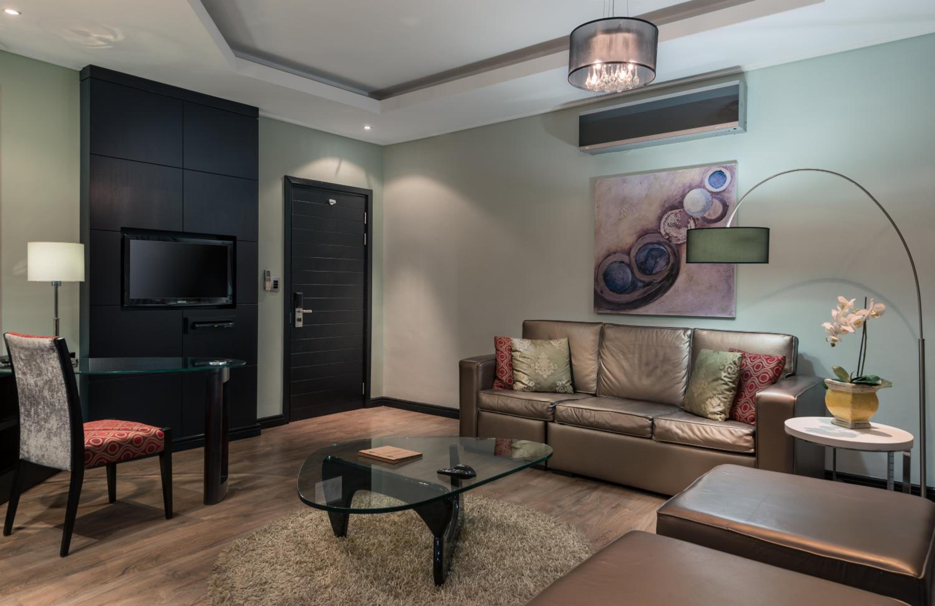 Suite - Photo 5