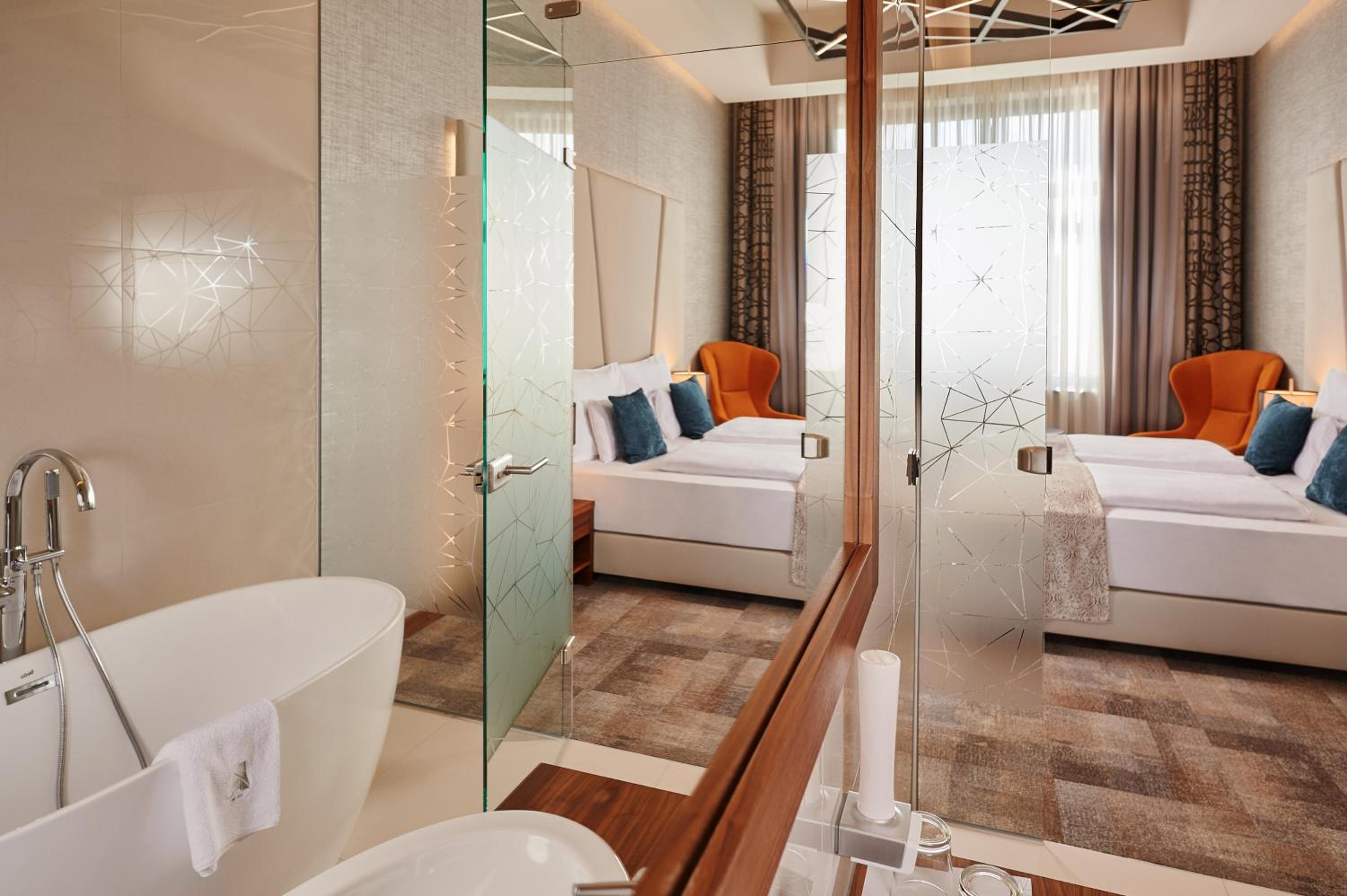 Deluxe Double or Twin Room photo 3