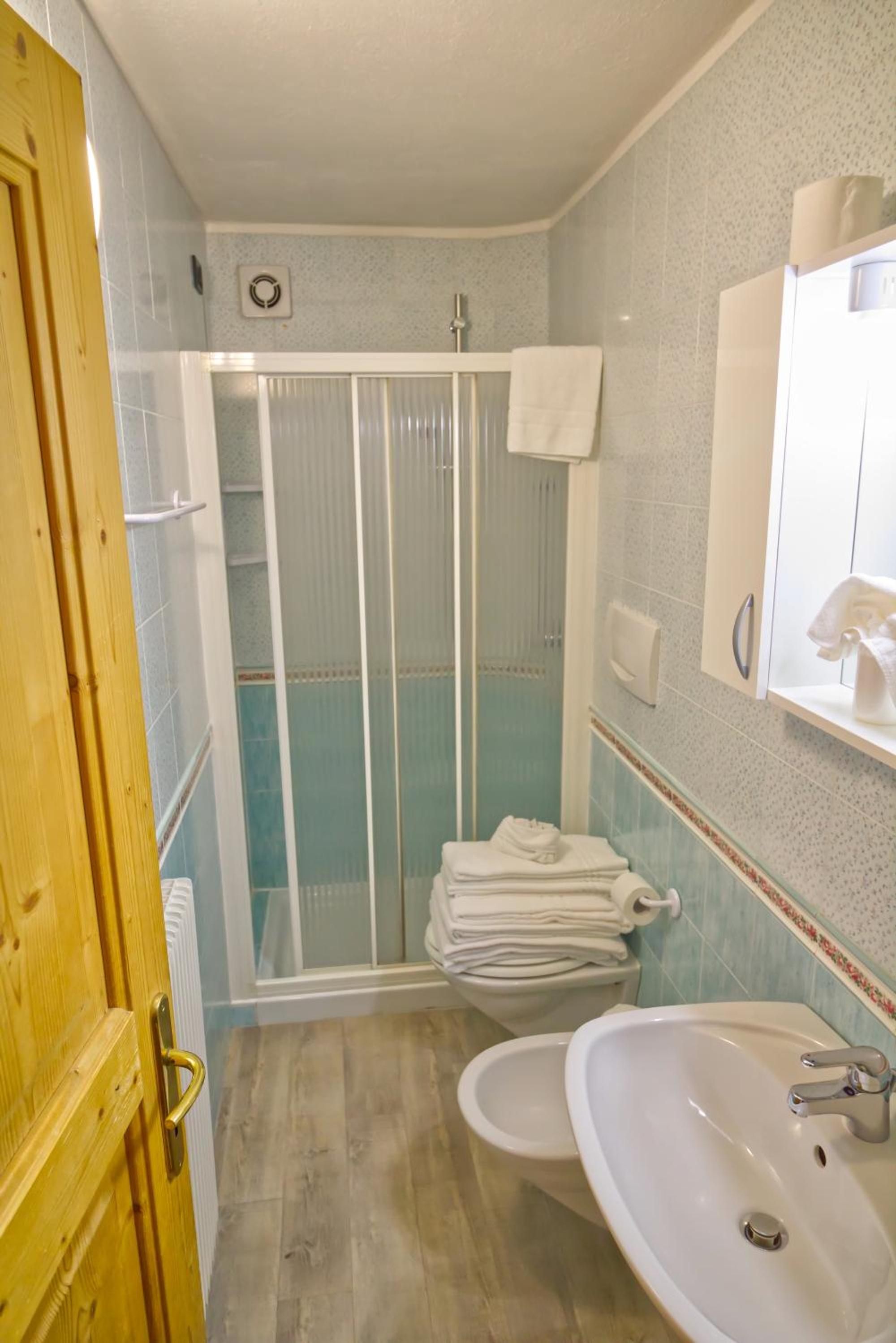 One-Bedroom Apartment (4 Adults) photo 3