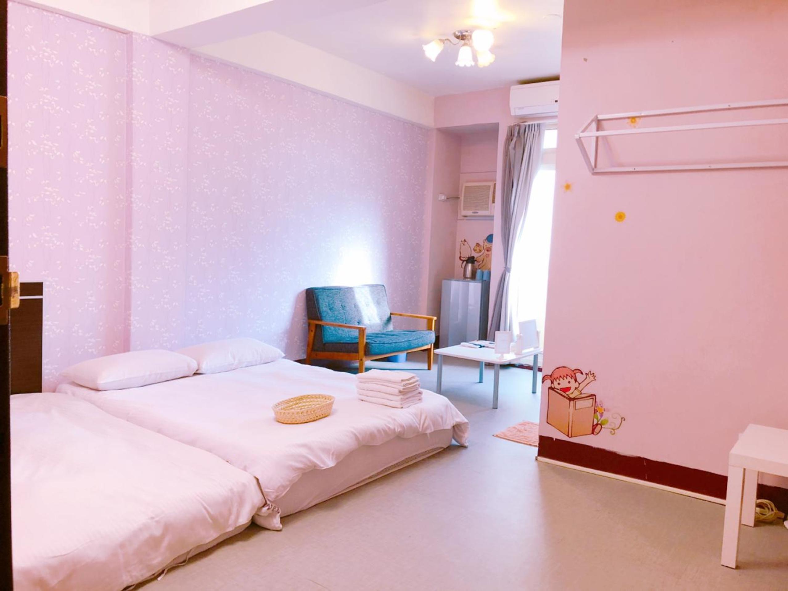 Quadruple Room with Balcony - Photo 2