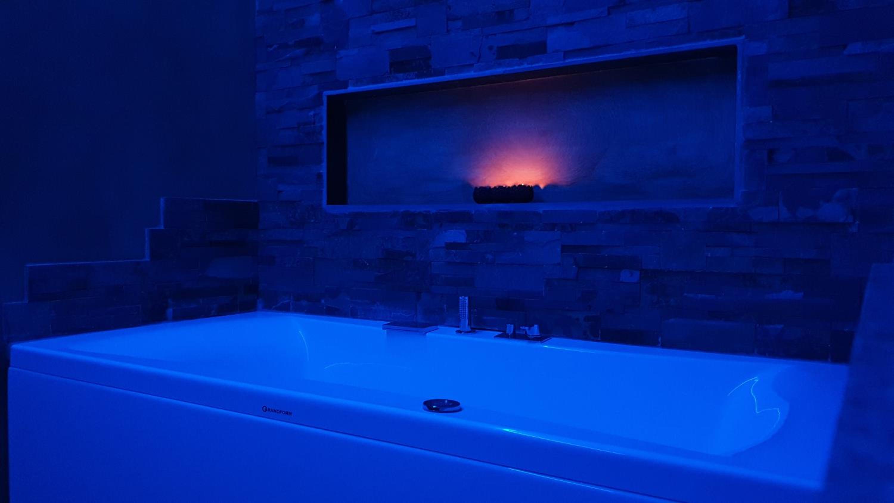 Double Room with Spa Bath photo 2