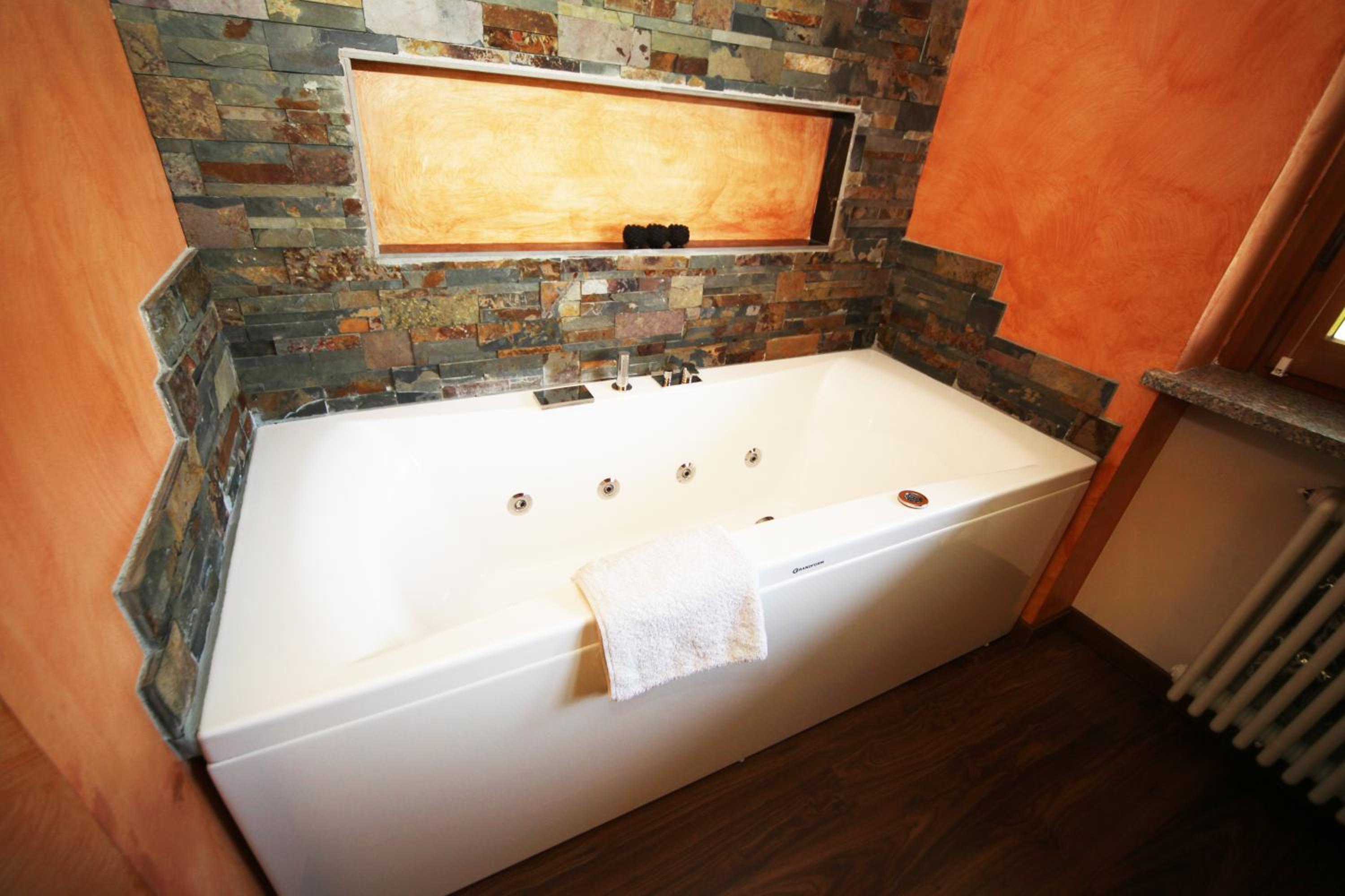 Double Room with Spa Bath photo 3