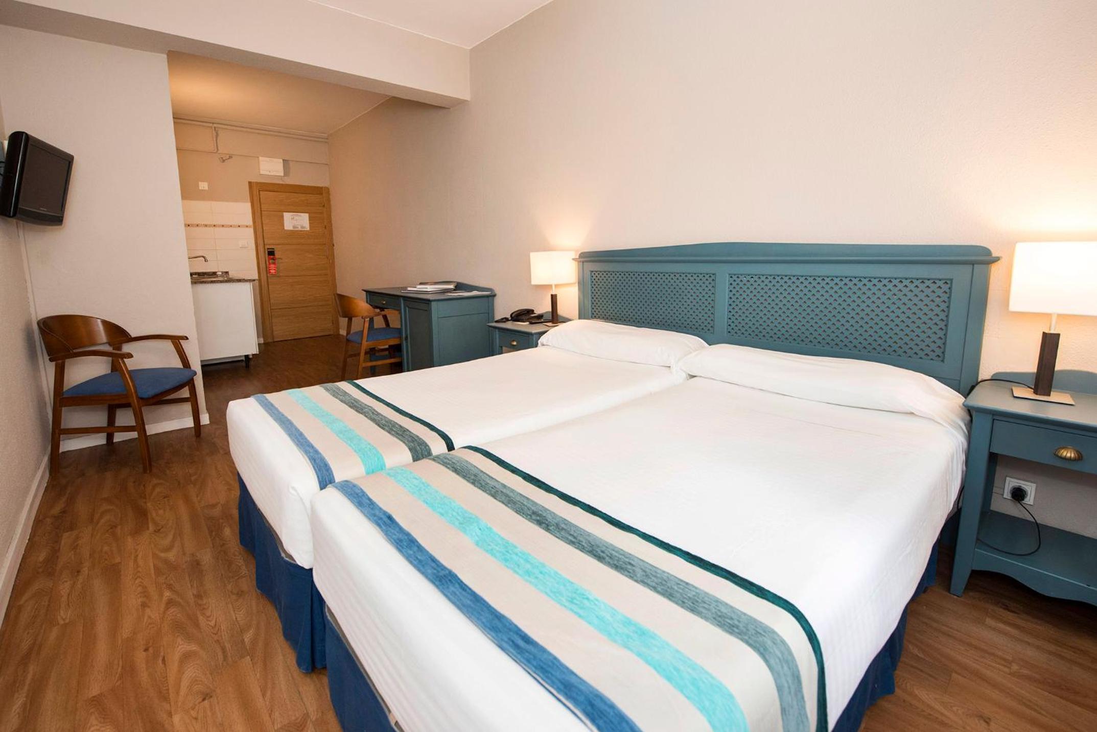 Studio Twin Beds - Non-Smoking