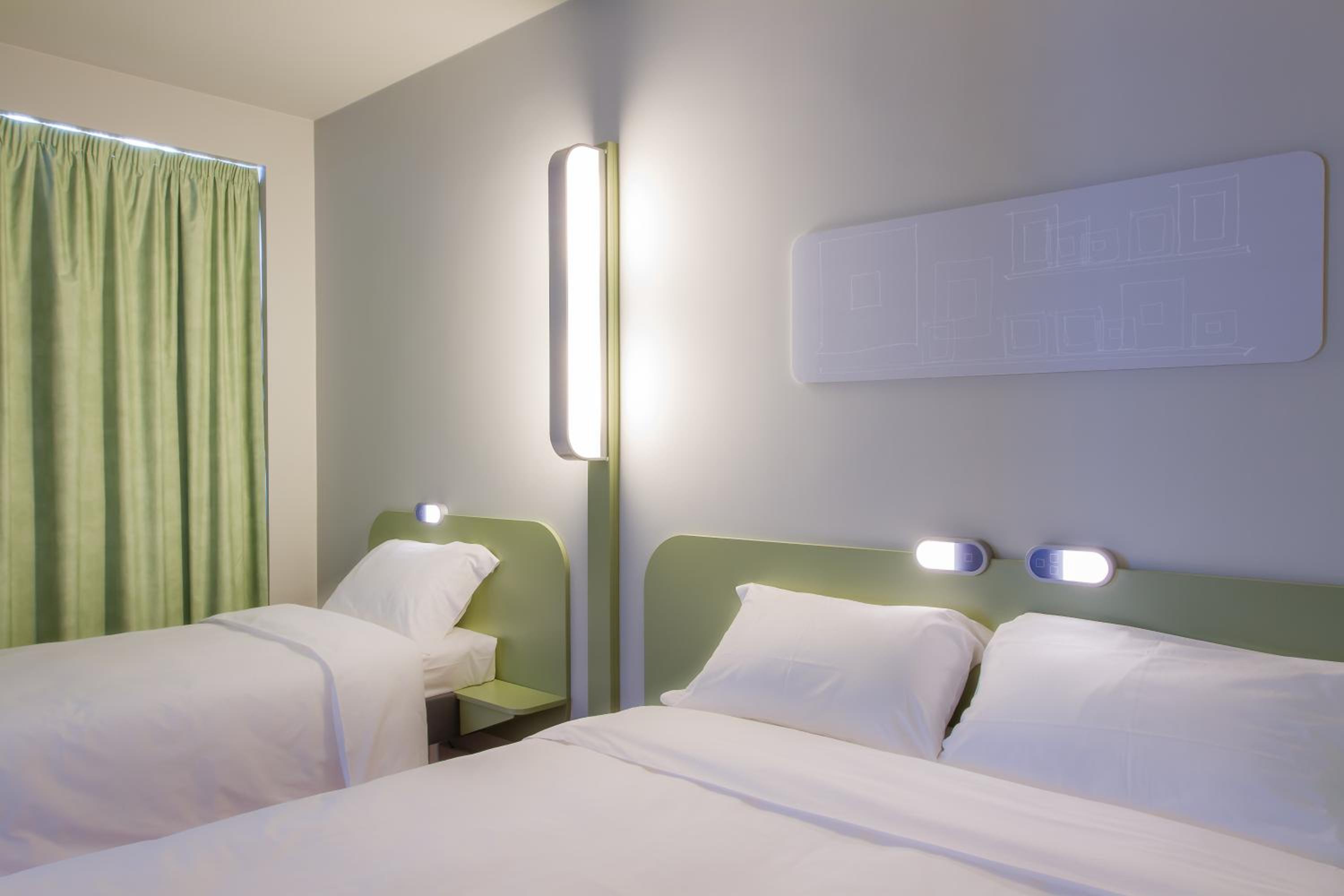 Standard Room with Double Bed and Single Bed - Photo 2