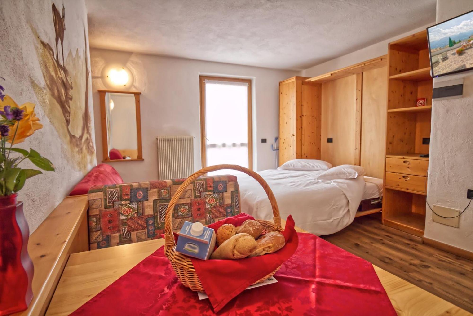 Studio (2 Adults)