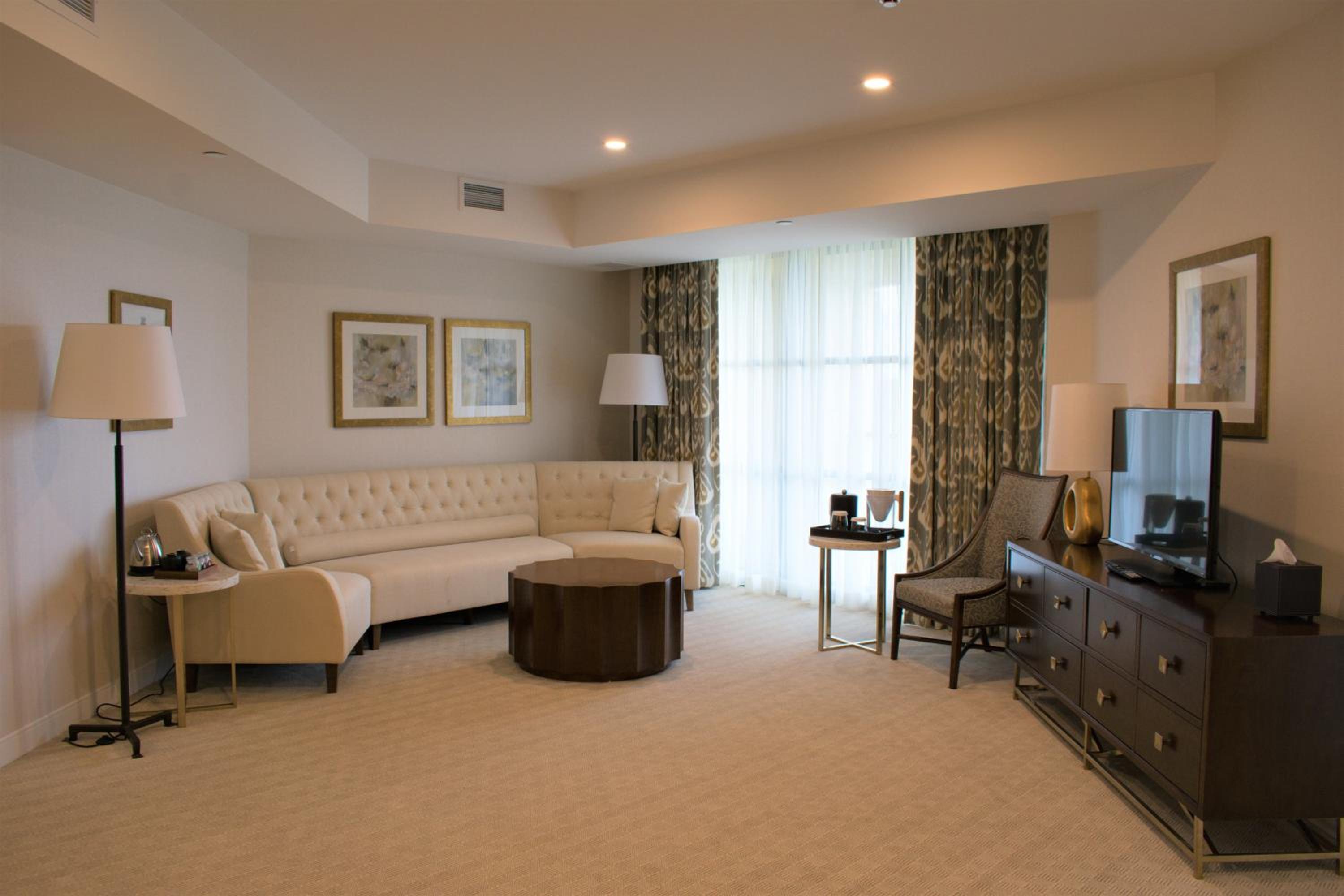 Lakeview King Suite with Balcony- Yoga & Wellness Activities - Photo 7
