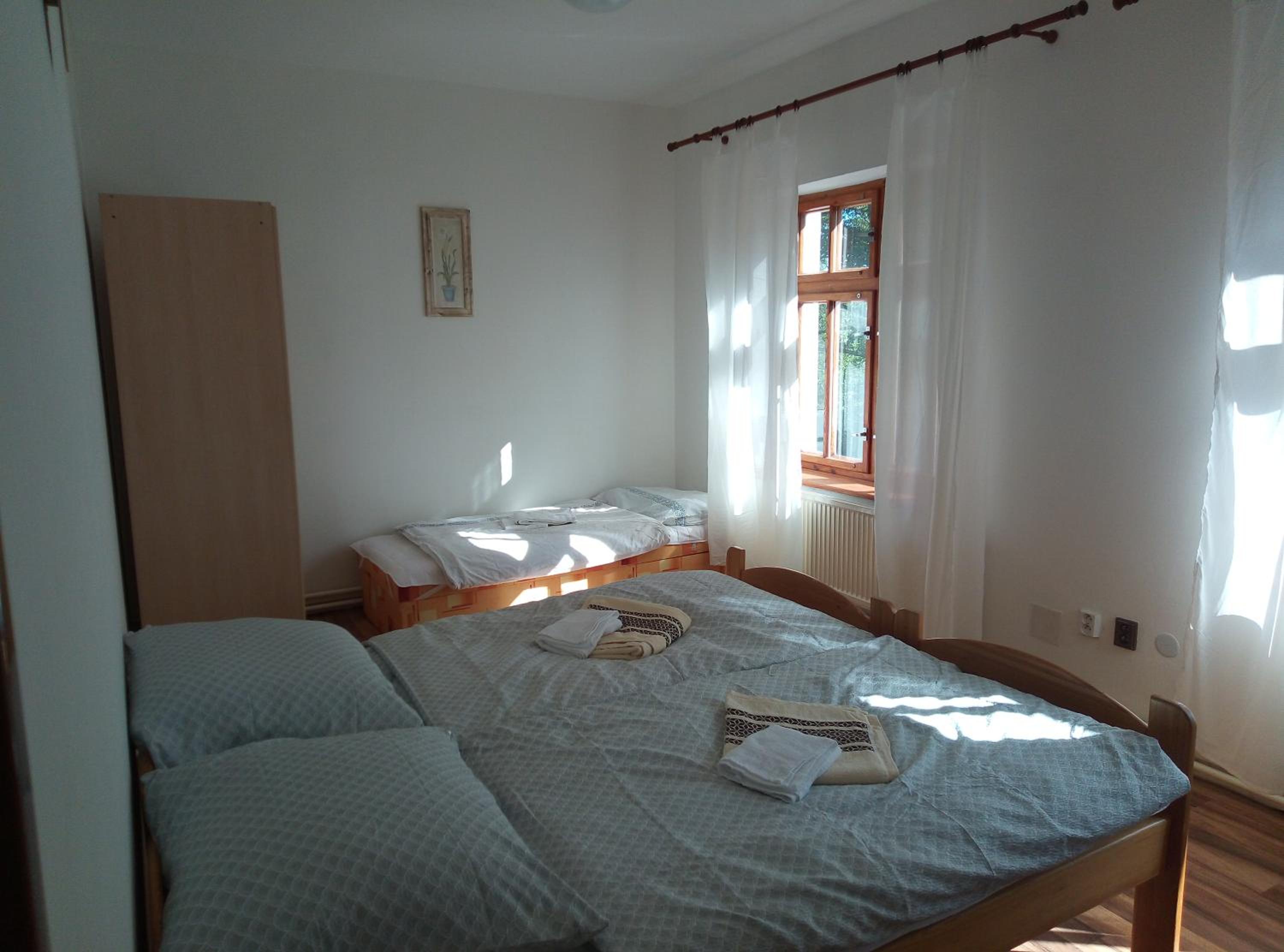 Basic Triple Room with Shared Bathroom photo 2