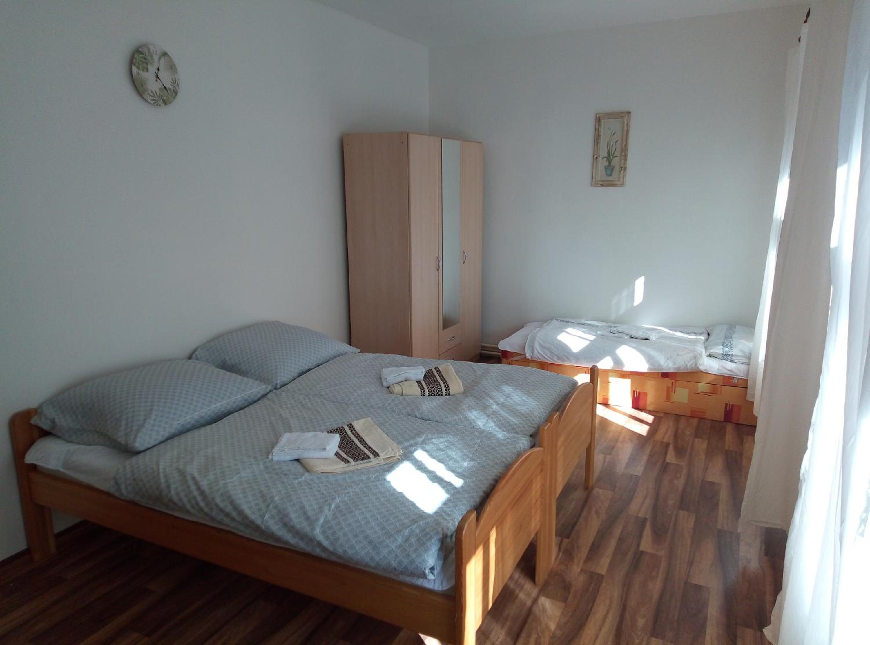 Basic Triple Room with Shared Bathroom photo 1