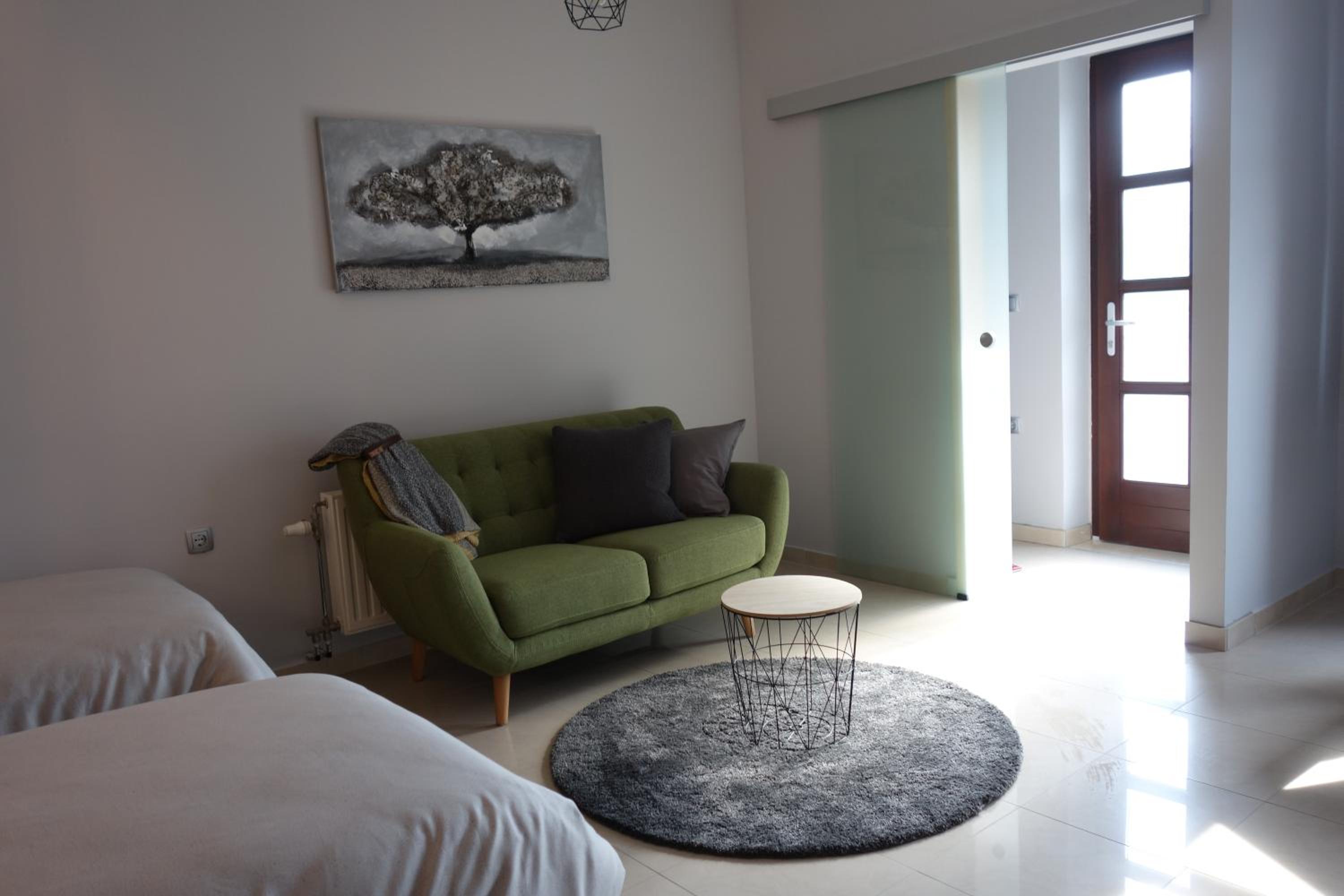 Studio Apartment - Photo 9