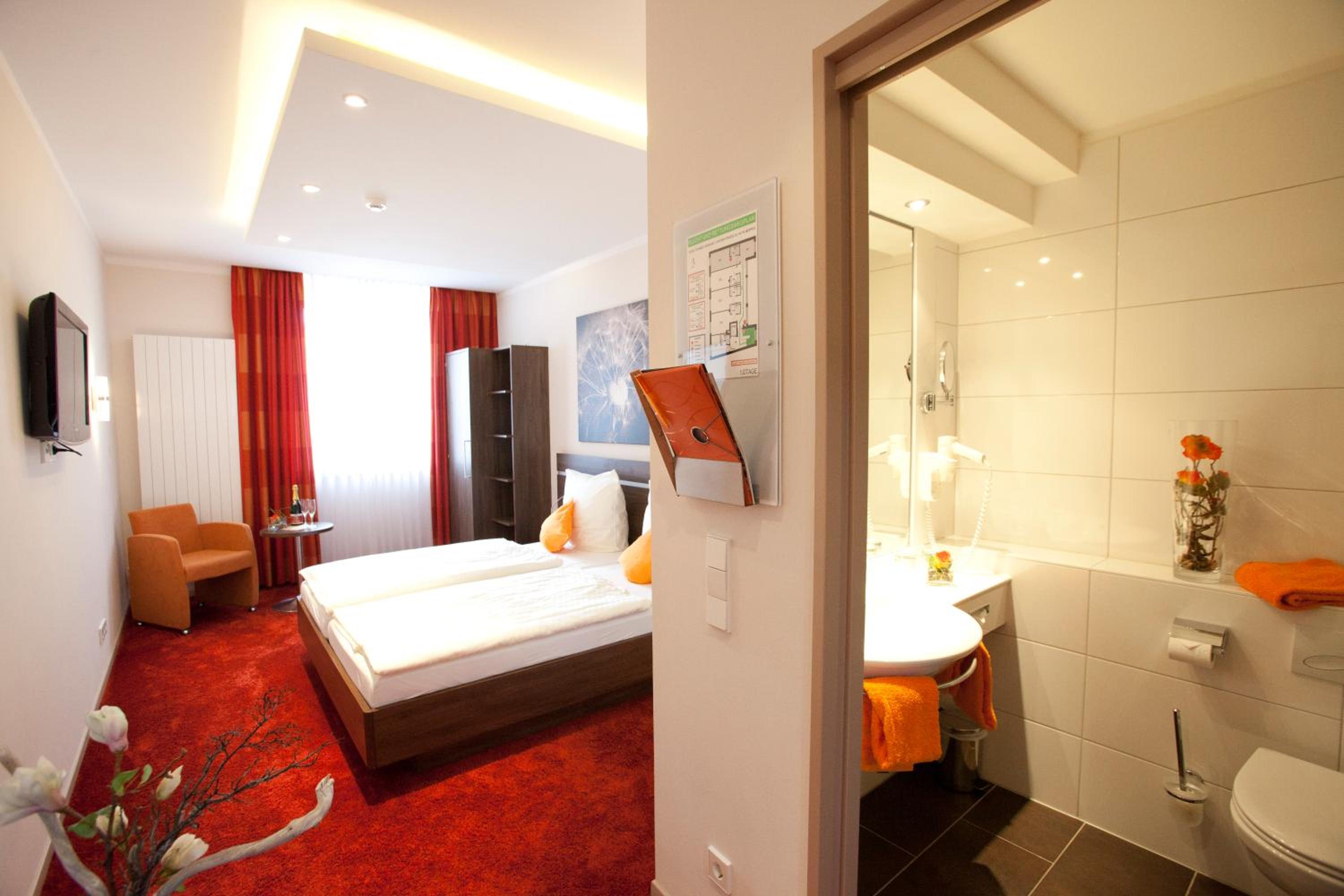 Business Double Room (1 Adult) photo 2