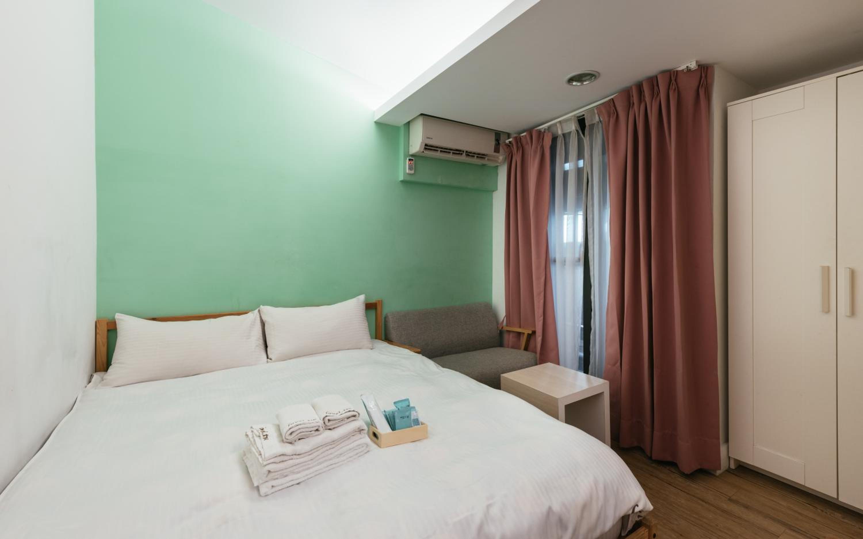 Double Room with Balcony - Photo 18