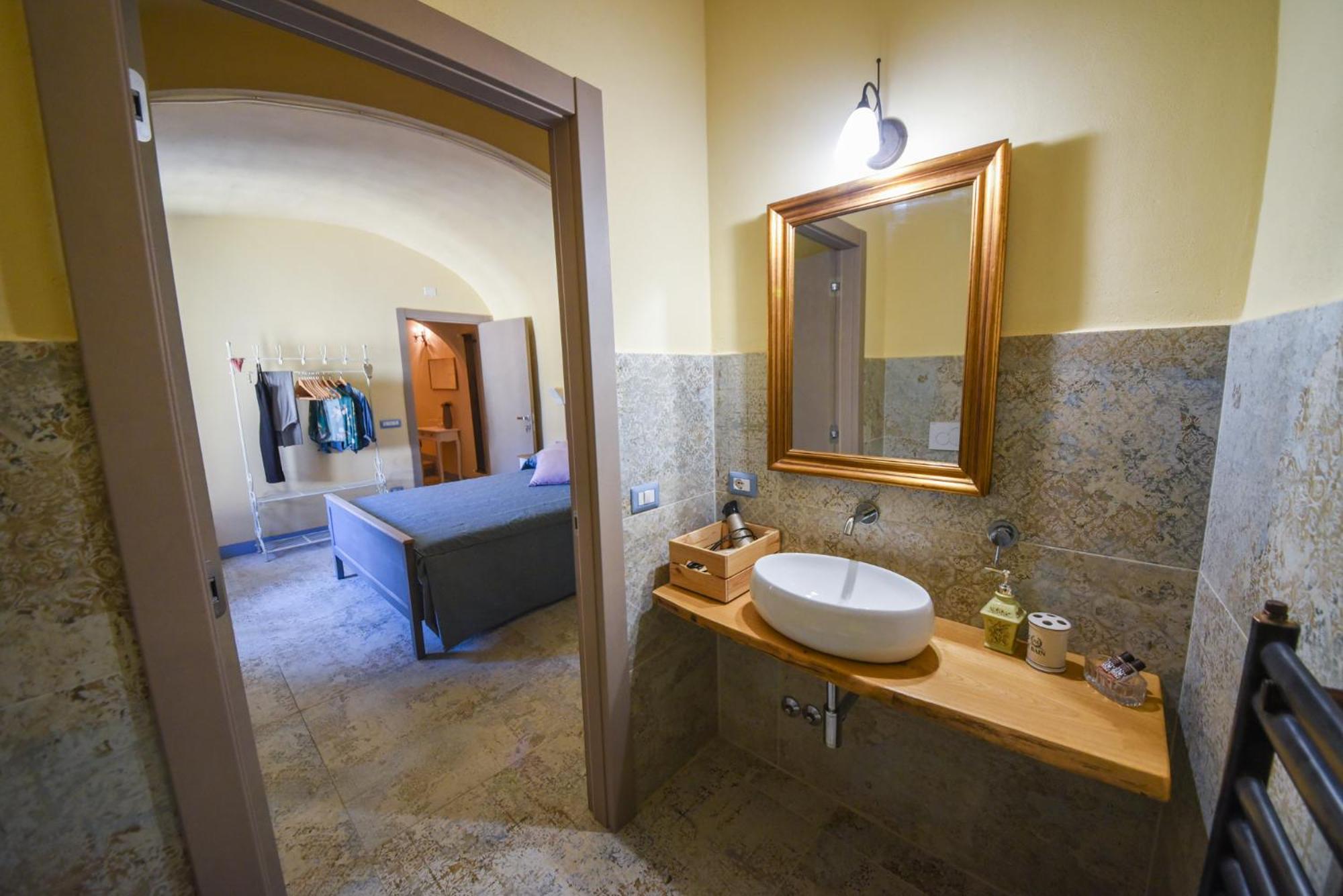 Suite with Spa Access - Photo 7