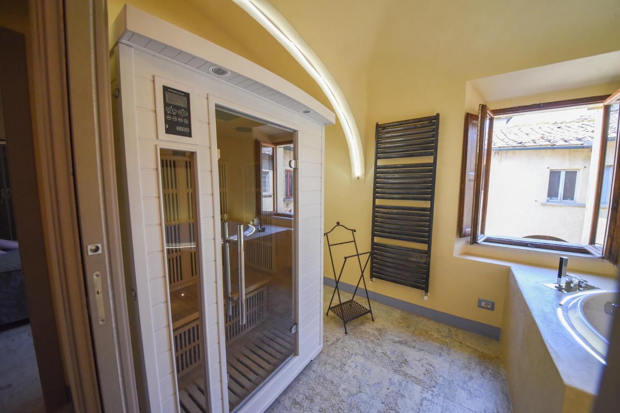 Suite with Spa Access - Photo 17