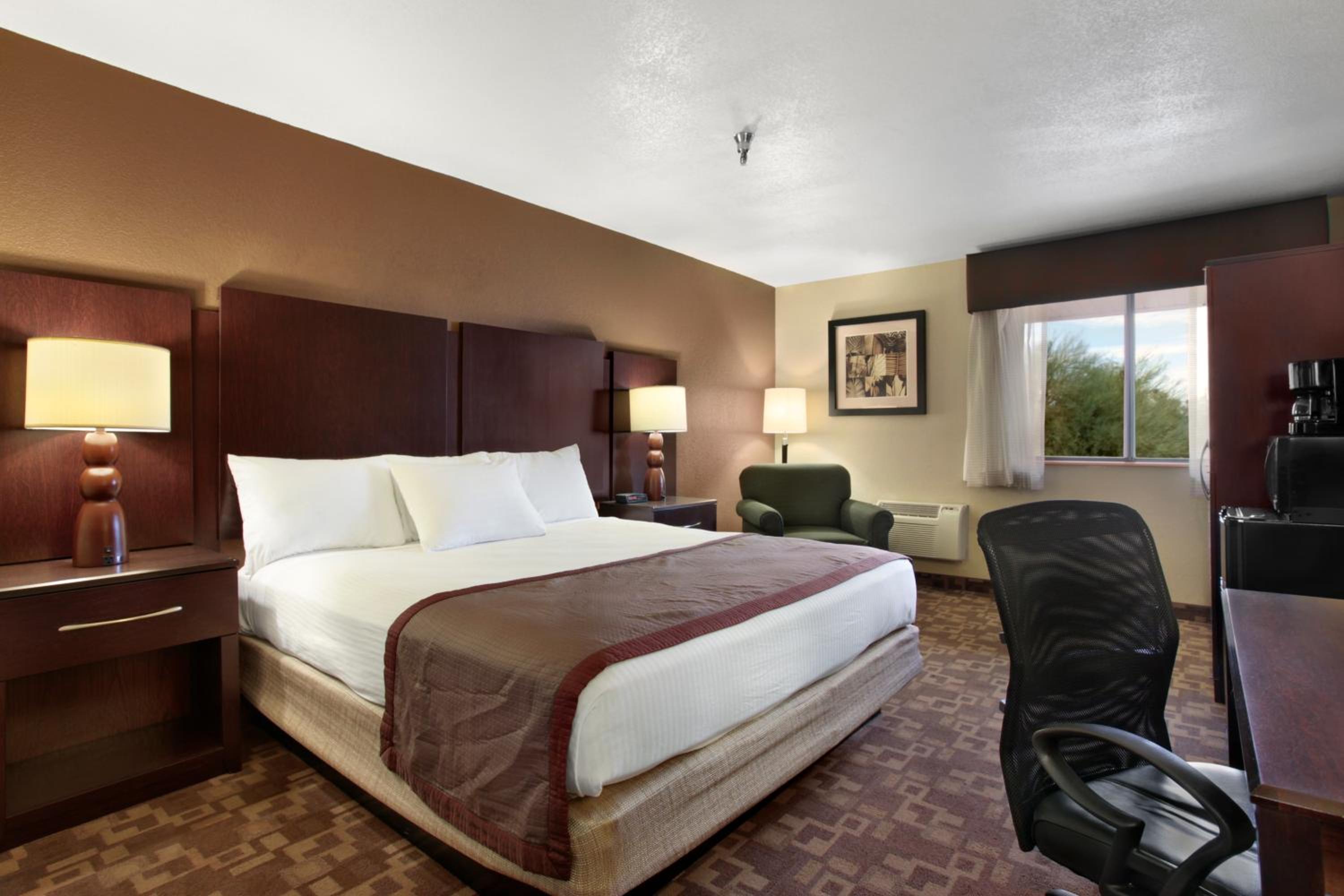 Superior King Room - Non-Smoking - Photo 1