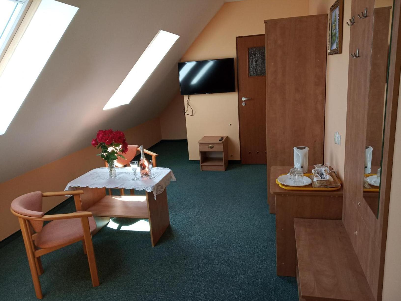 Double Room with Private Bathroom photo 3