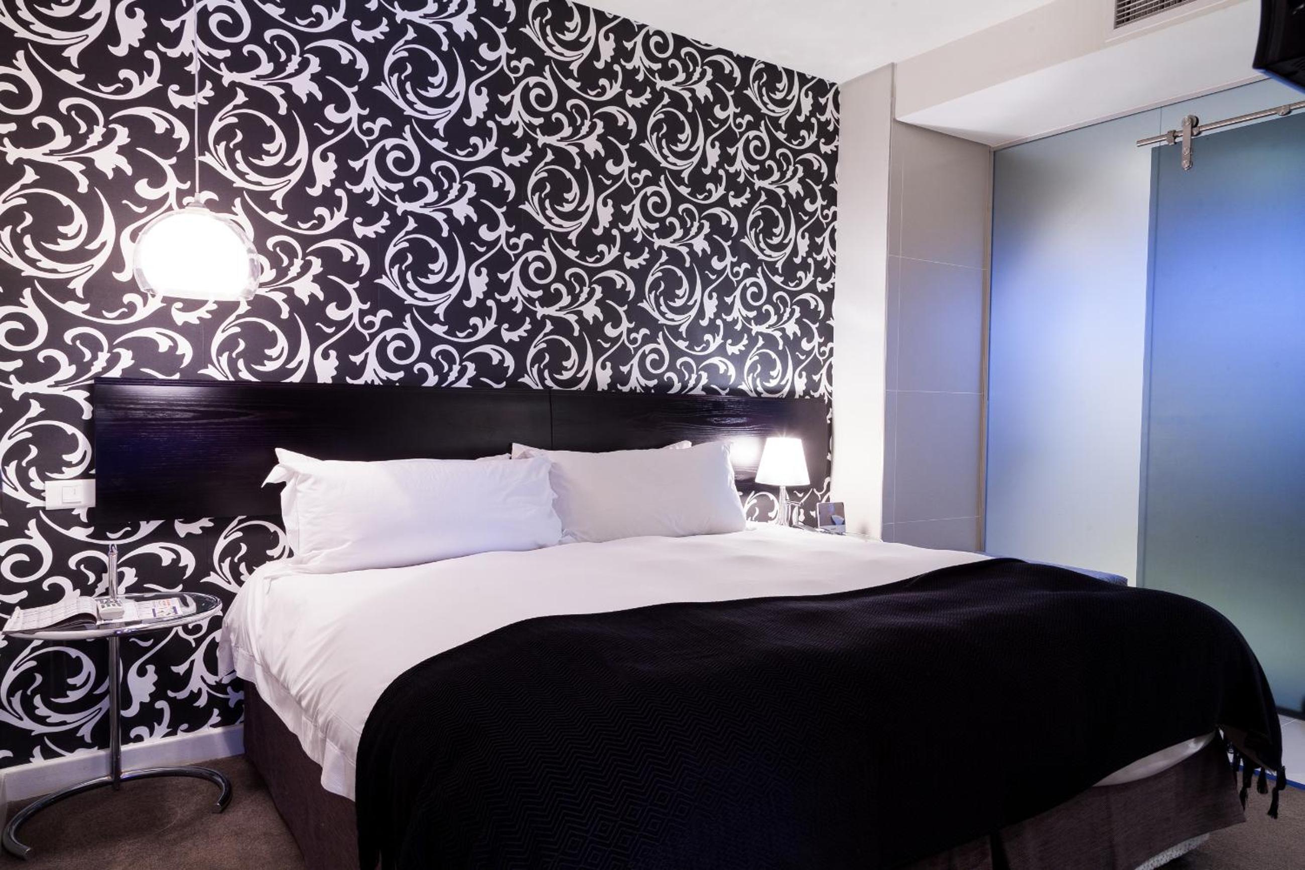 Two-Bedroom Suite - Photo 2