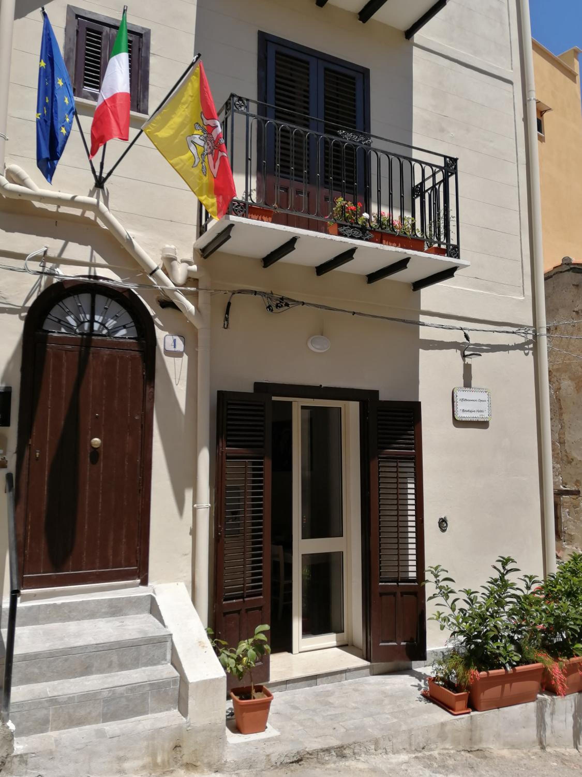 Double Room with Balcony - Photo 15