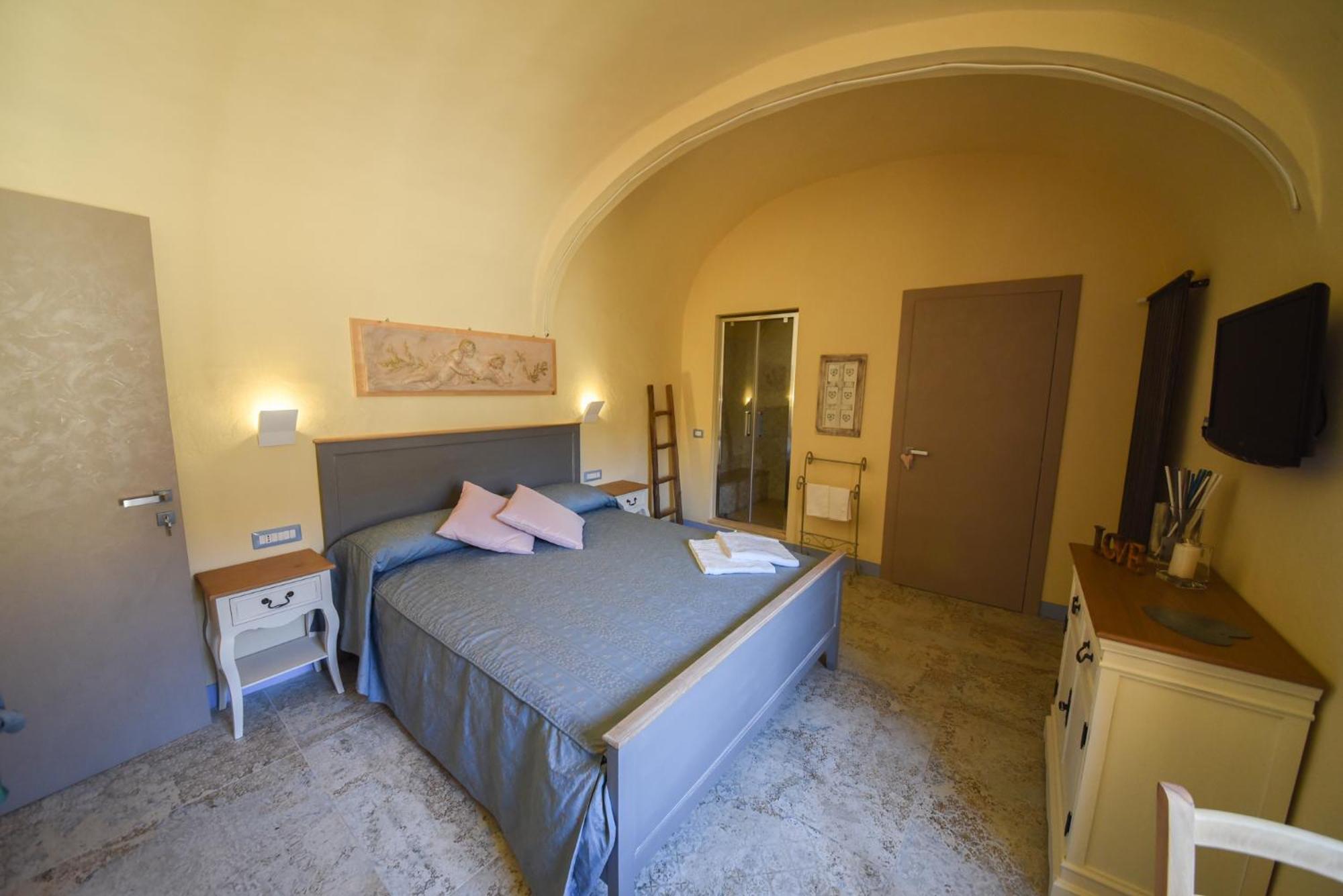 Suite with Spa Access - Photo 18