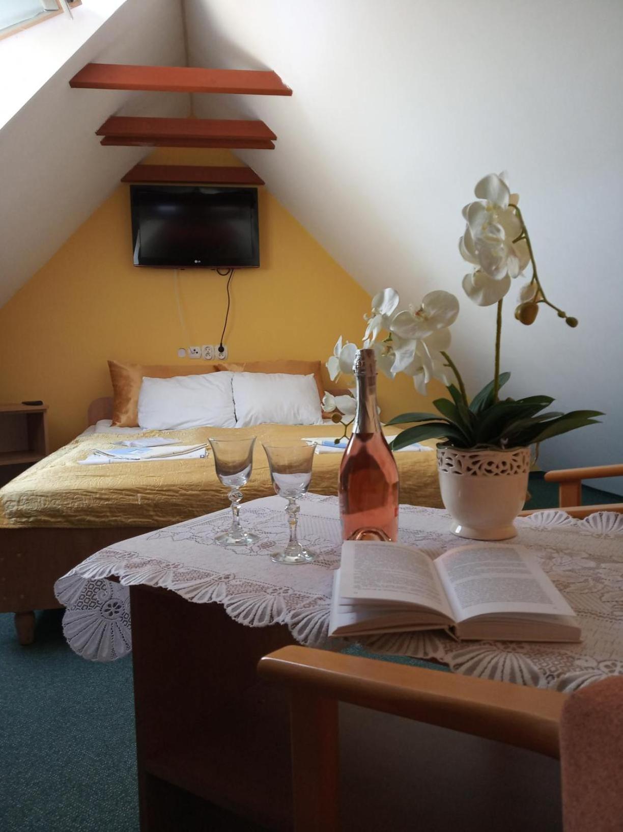 Economy Double Room photo 2