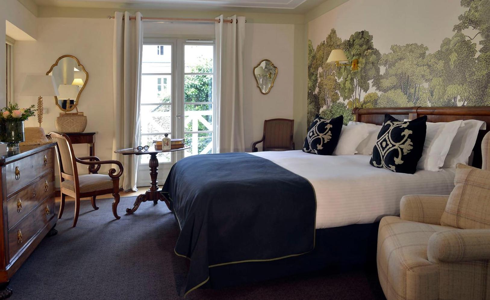 Suite - Photo 1