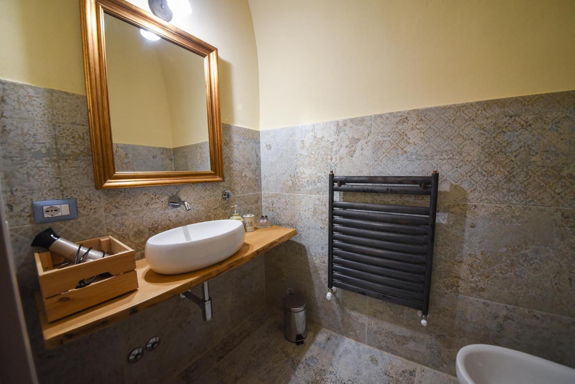 Suite with Spa Access - Photo 4
