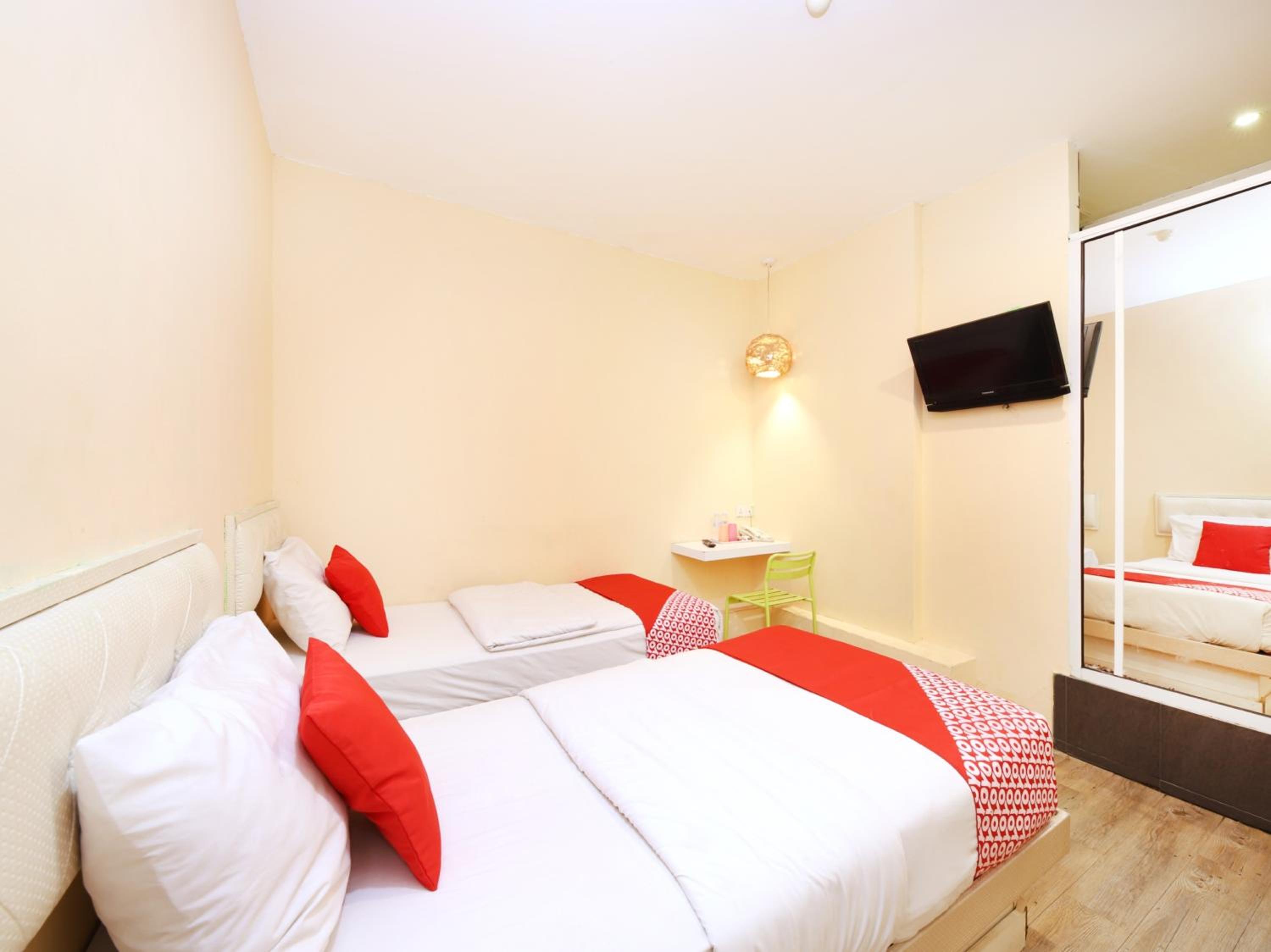 Standard Twin Room - Photo 2