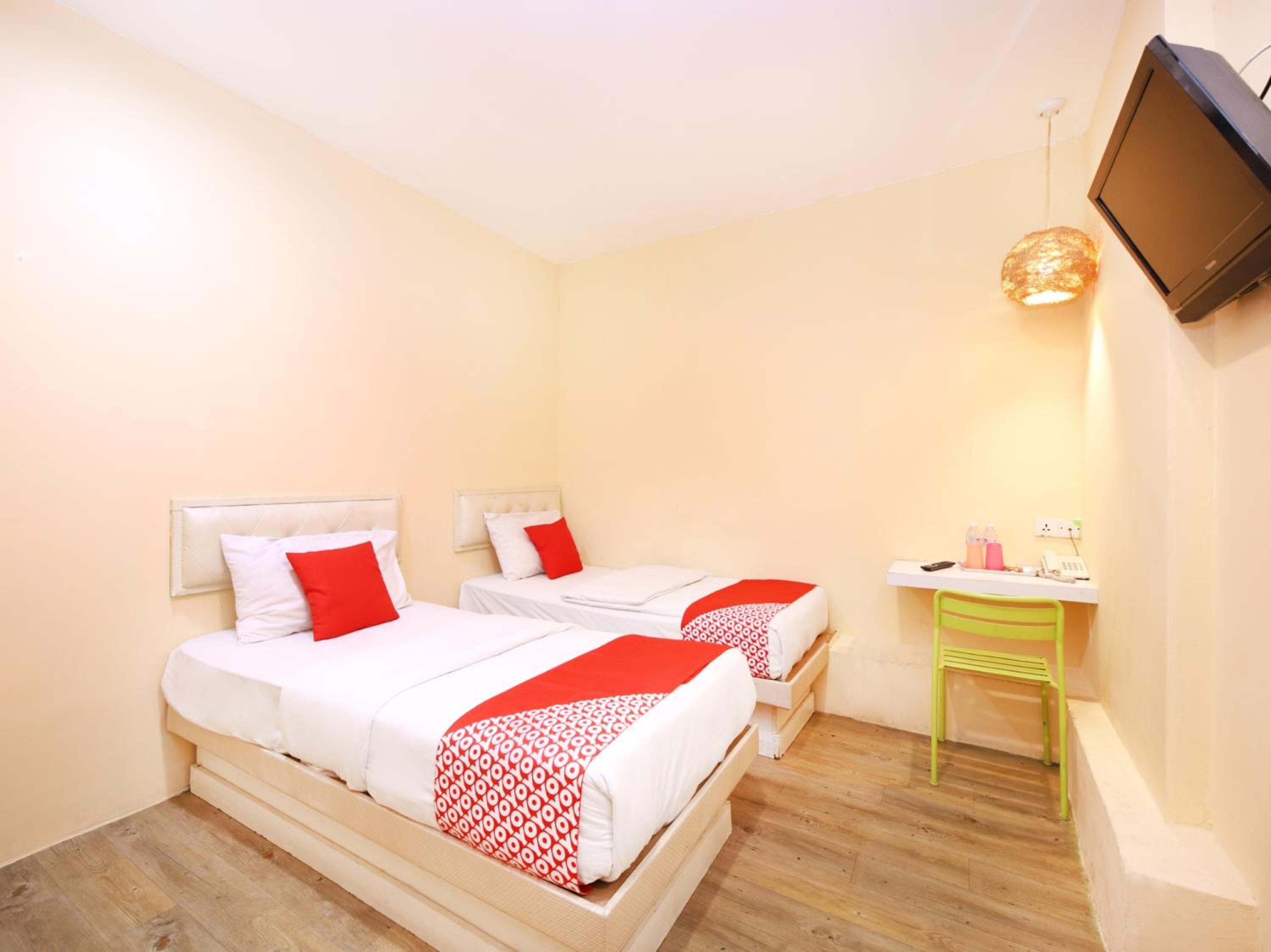 Standard Twin Room - Photo 3