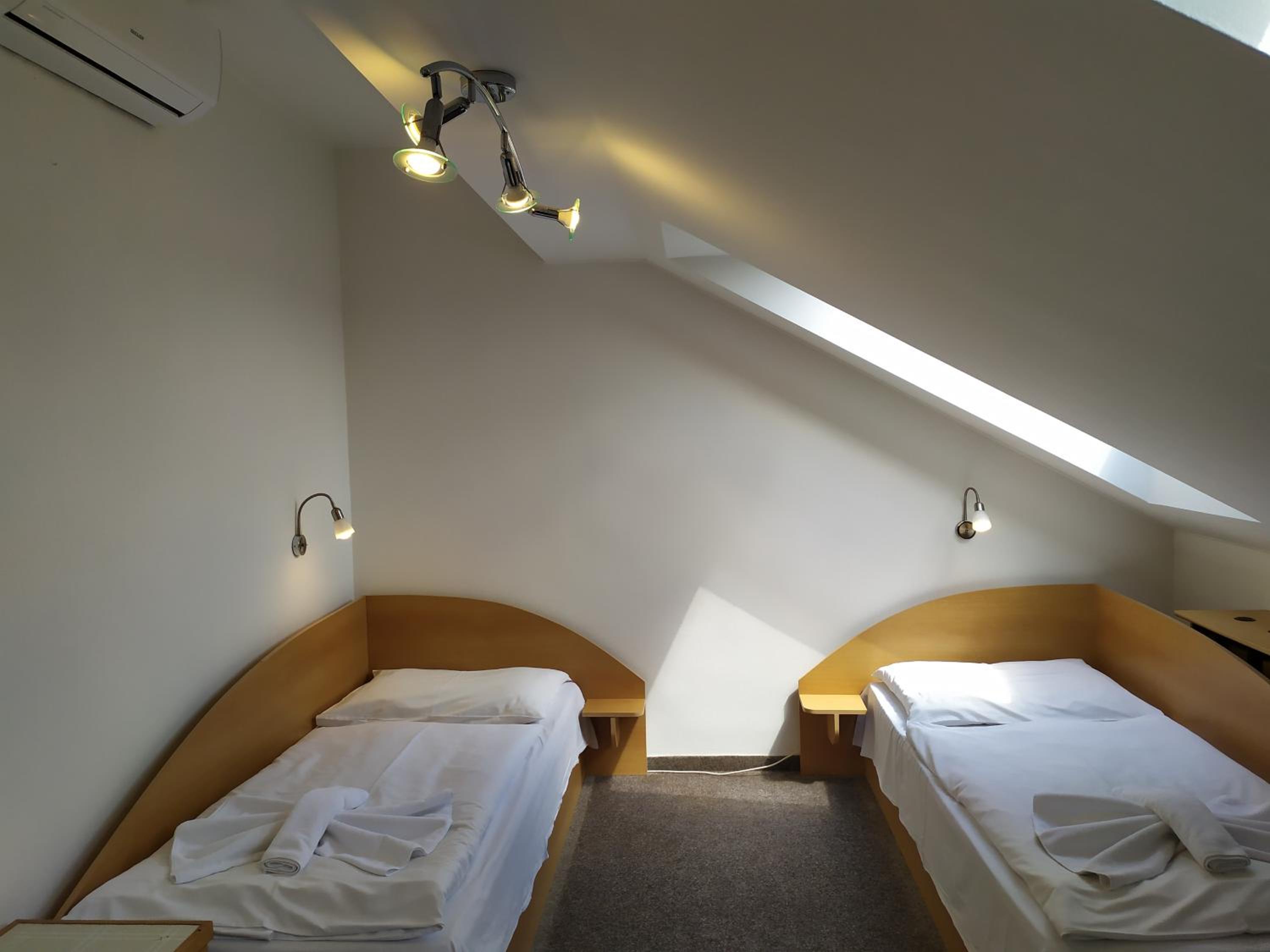 Deluxe Twin Room photo 3