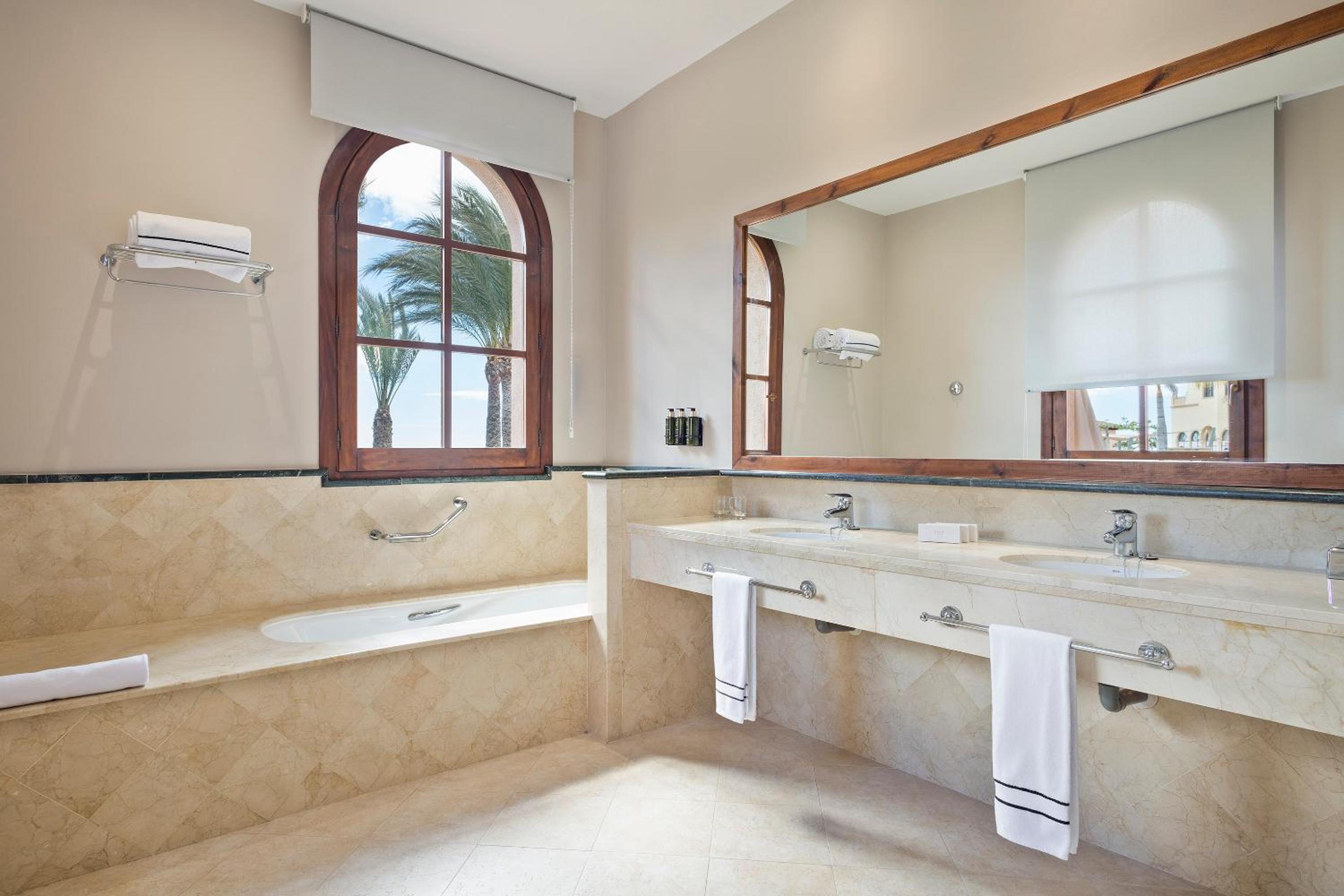 The Level Royal Suite - Photo 4