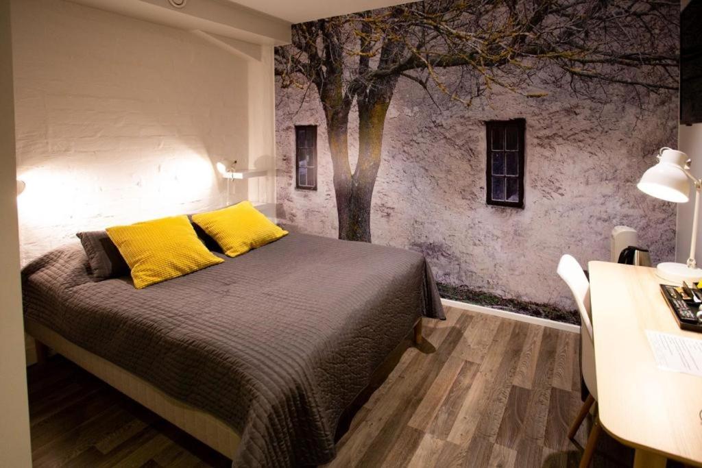 Budget Double Room without Window photo 3
