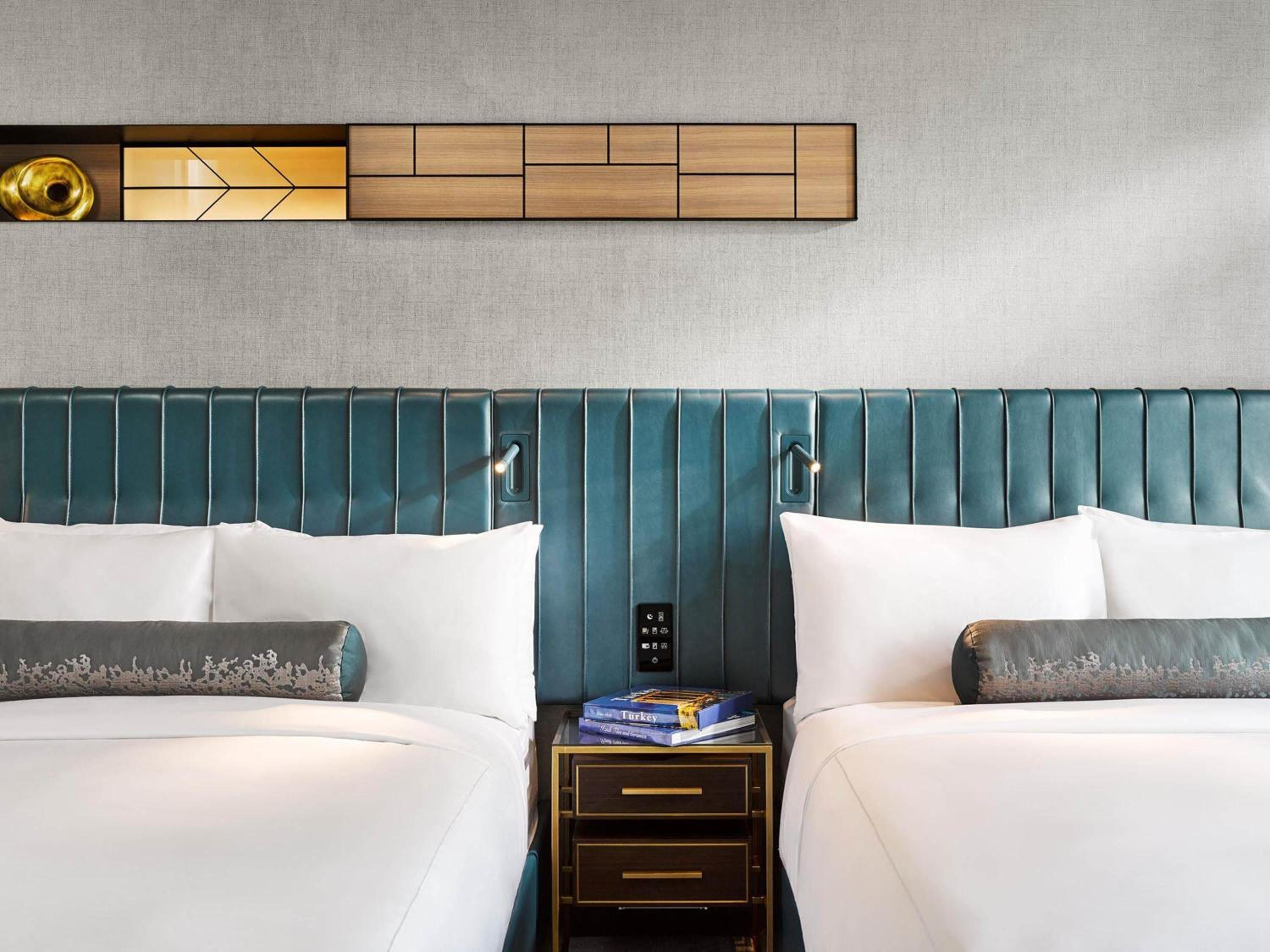 Fairmont Gold Queen Room with Two Queen Beds, City View and Lounge Access
