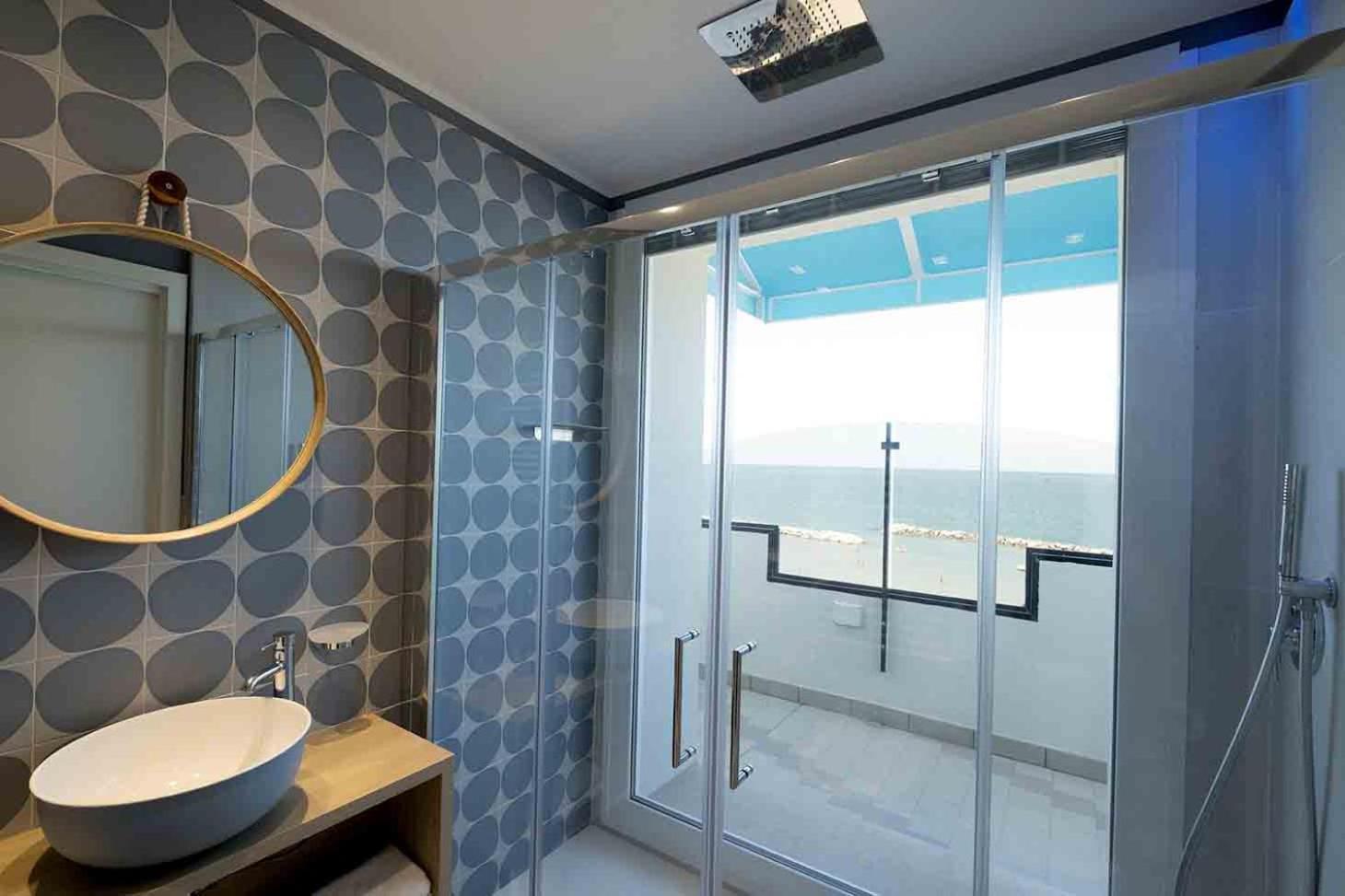 King Room with Spa Bath photo 2