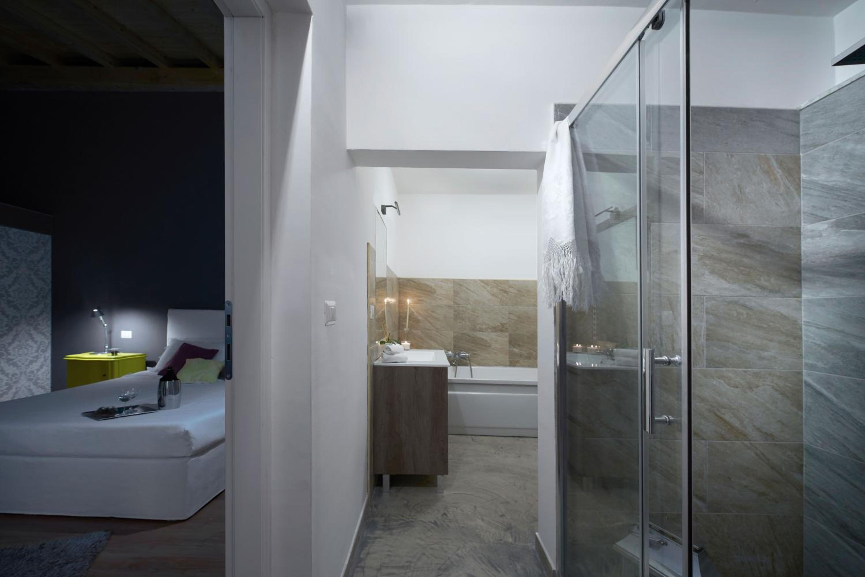 Three-Bedroom Townhouse - Photo 28