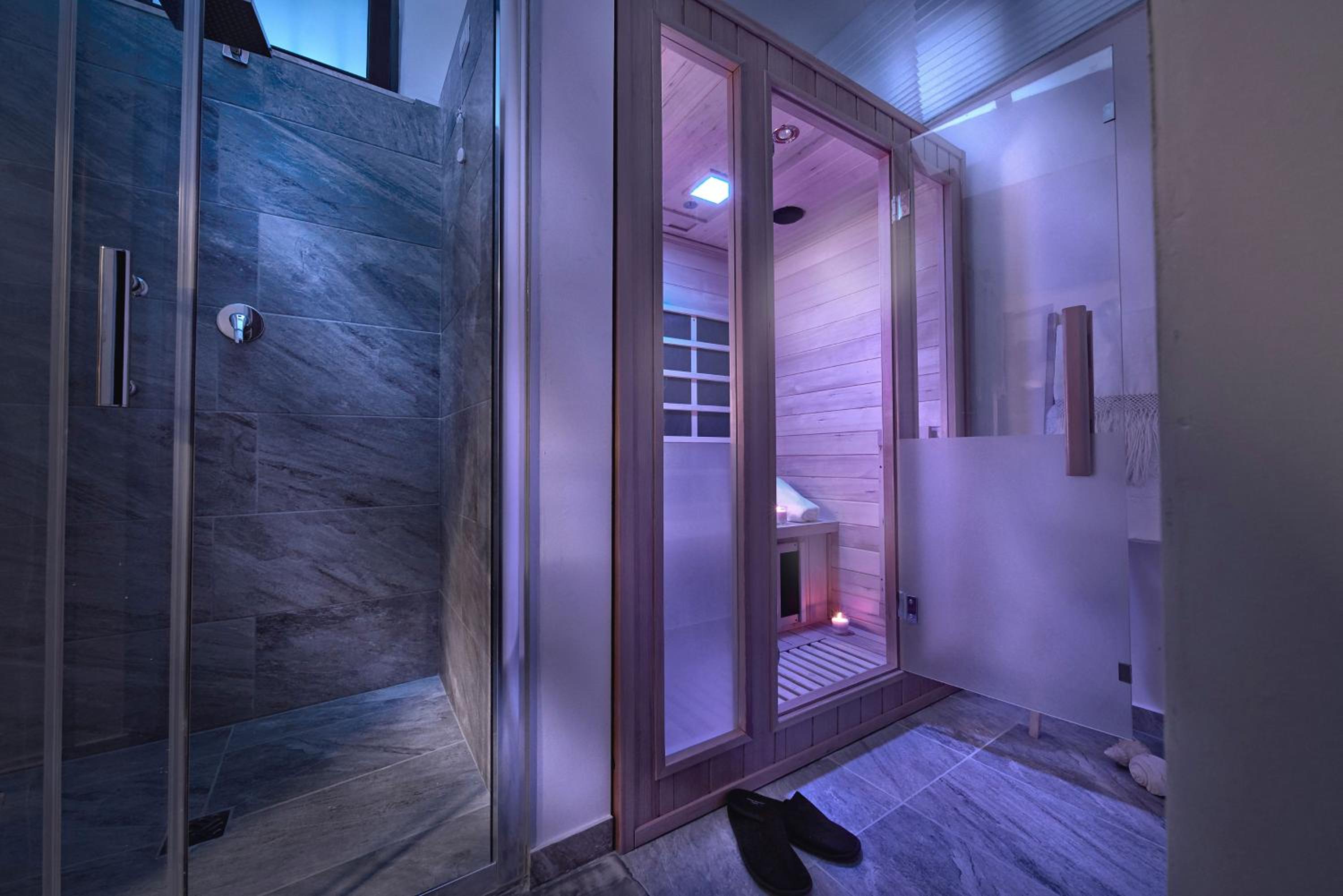 Three-Bedroom Townhouse - Photo 2
