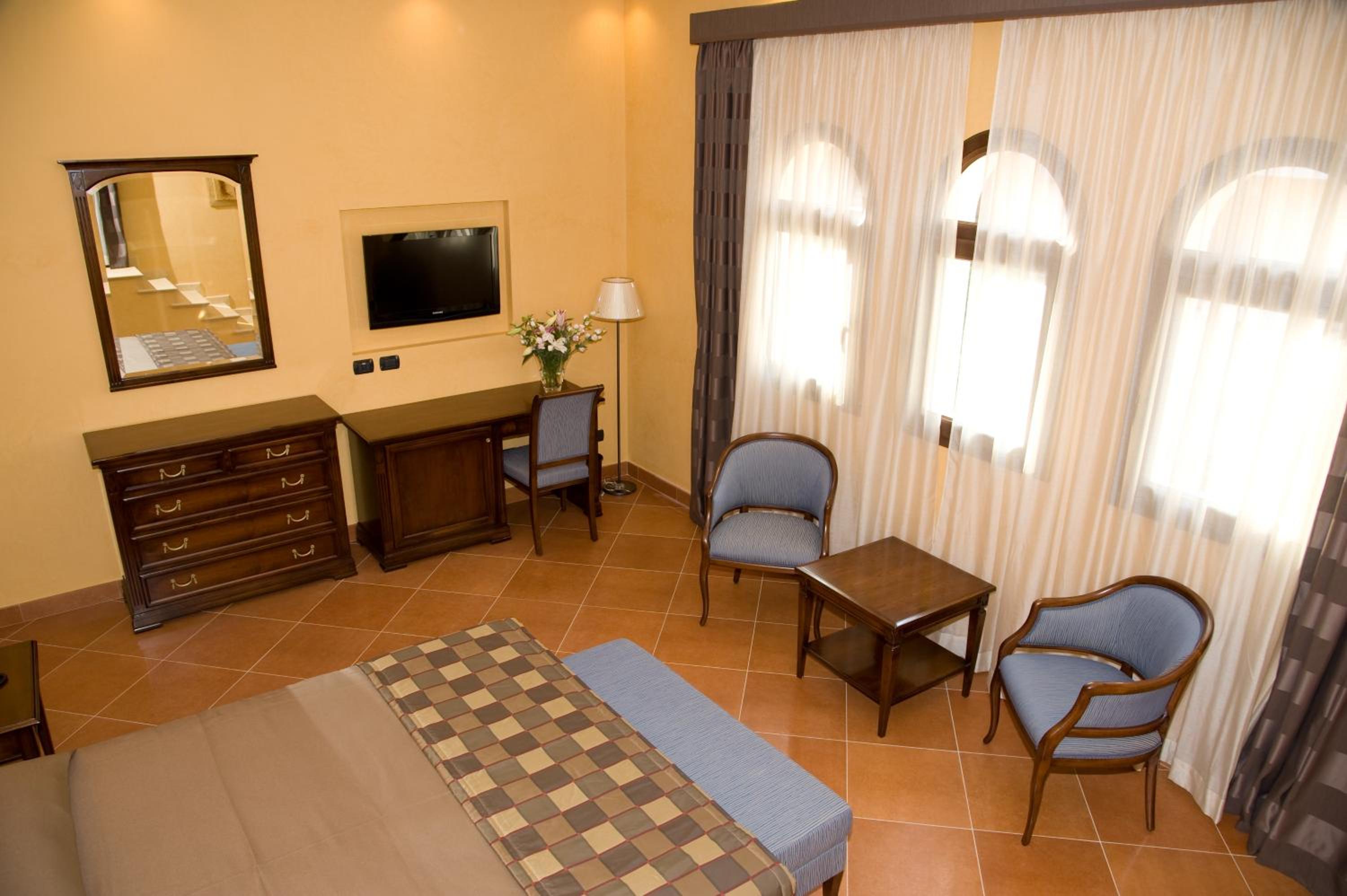 Classic Double Room - Photo 8