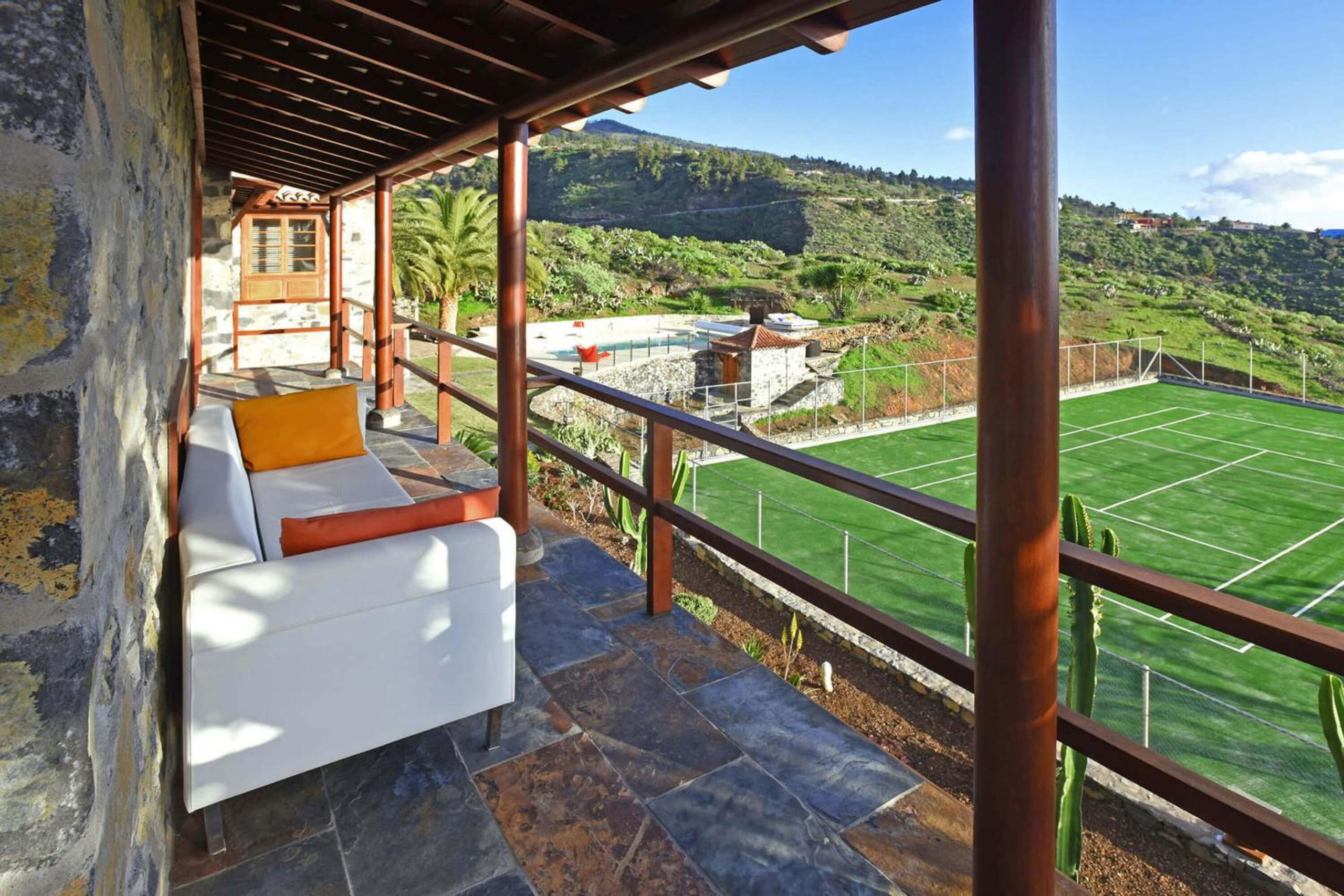 Three-Bedroom Villa photo 3