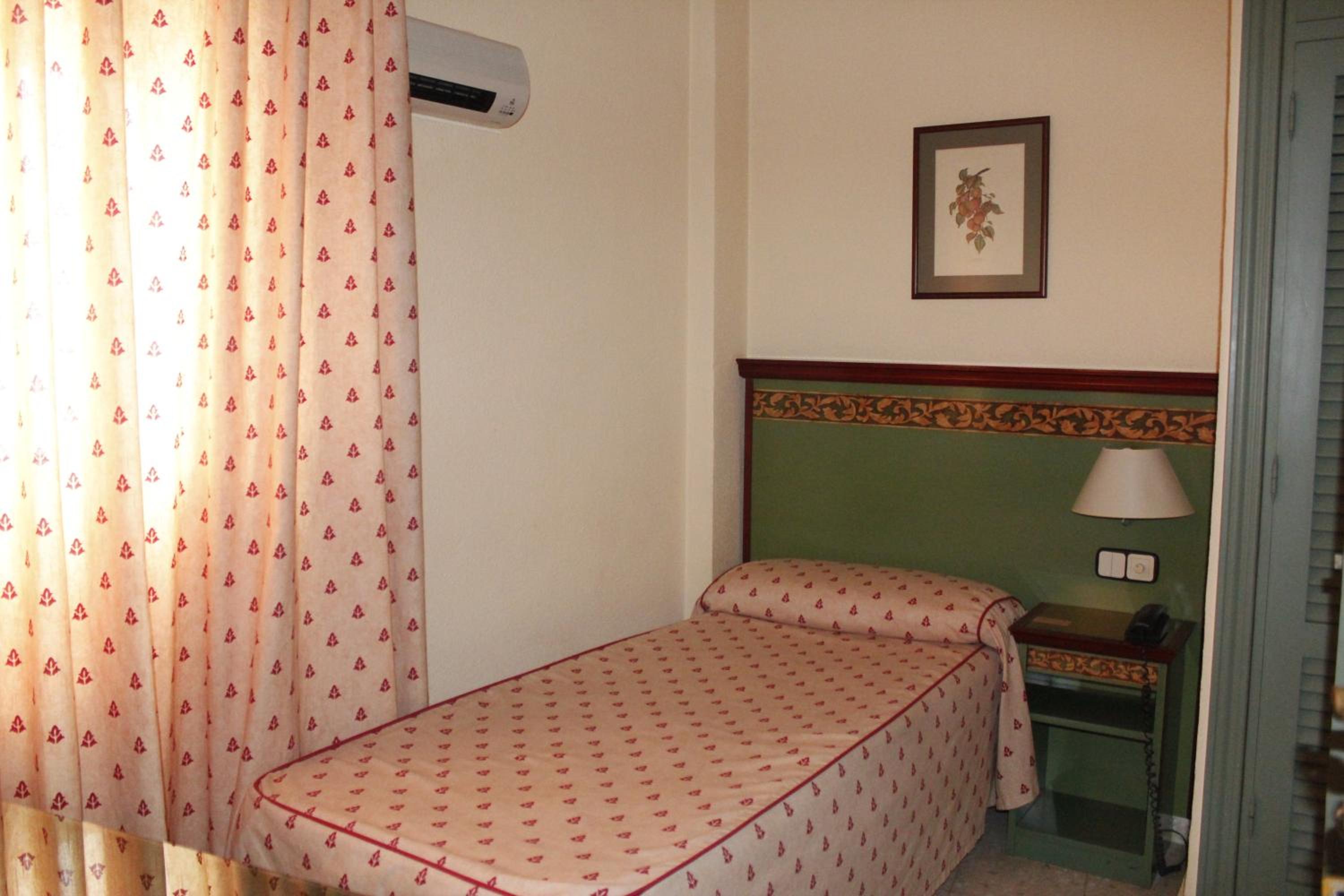 Single Room photo 3