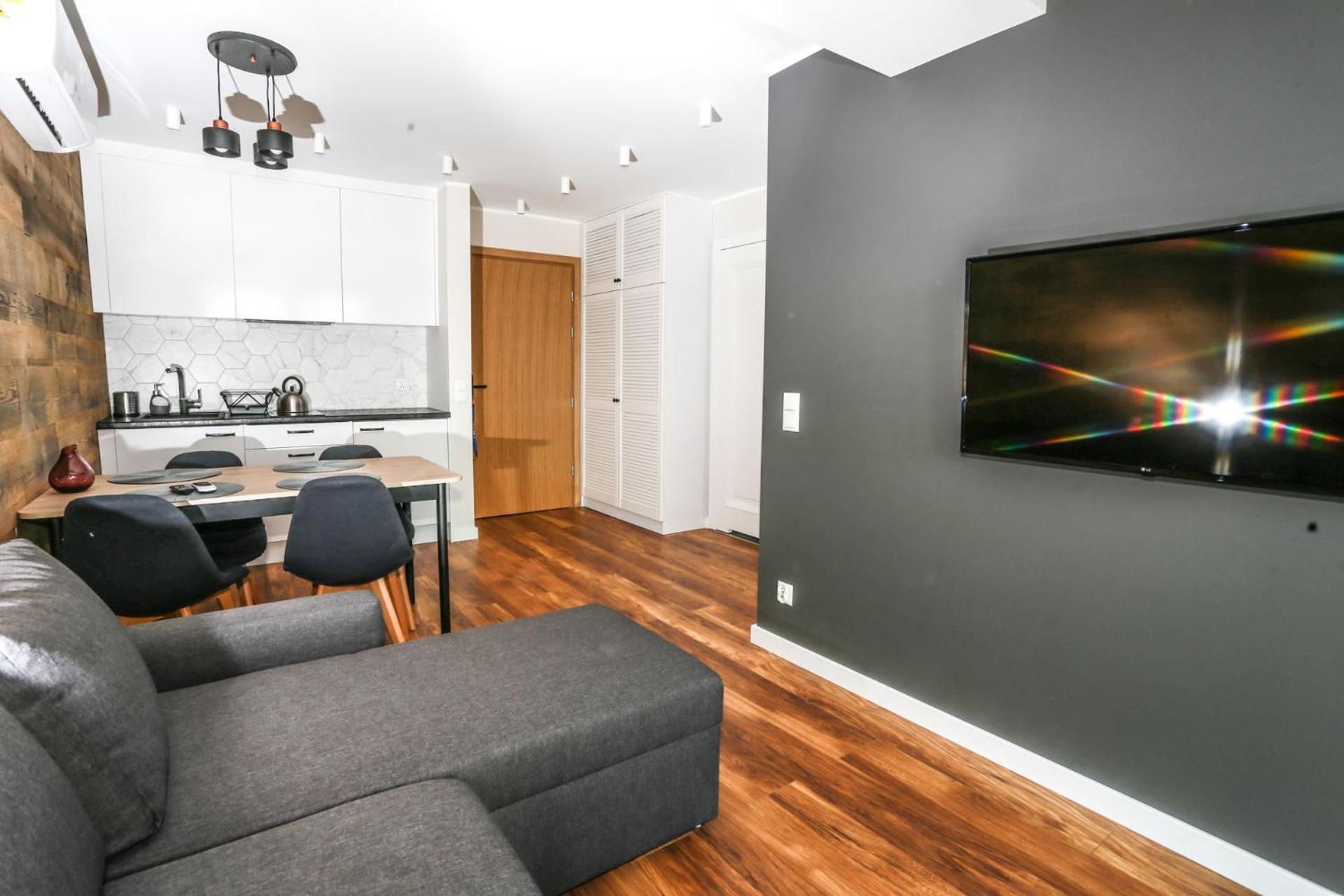 Apartment with Balcony photo 3