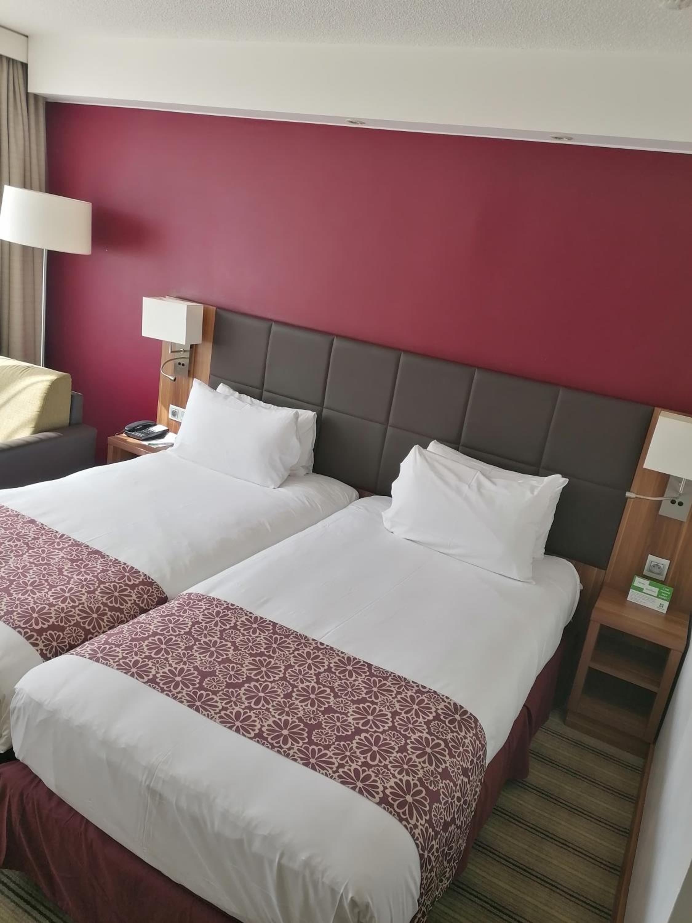 Twin Room with Sofa Bed - Non-Smoking - Photo 6