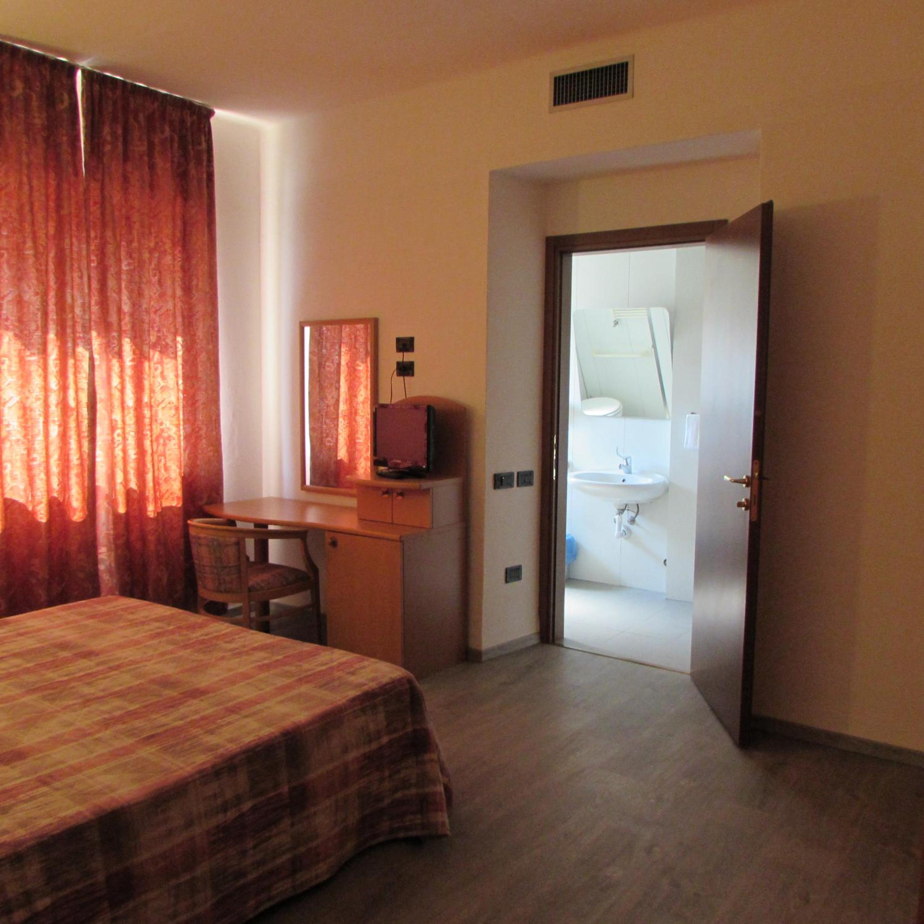Large Single Room photo 1
