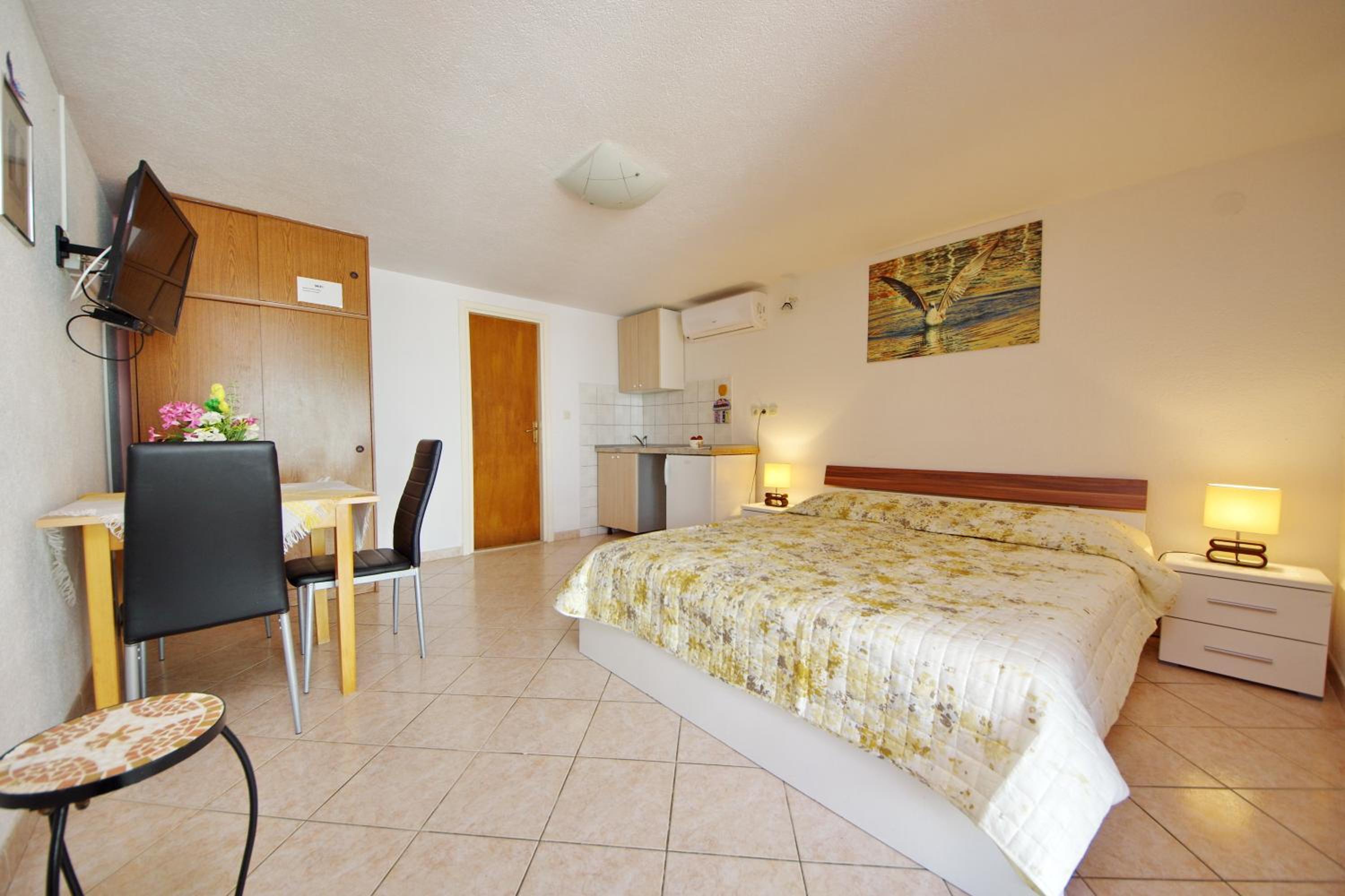 Budget Double Room photo 2