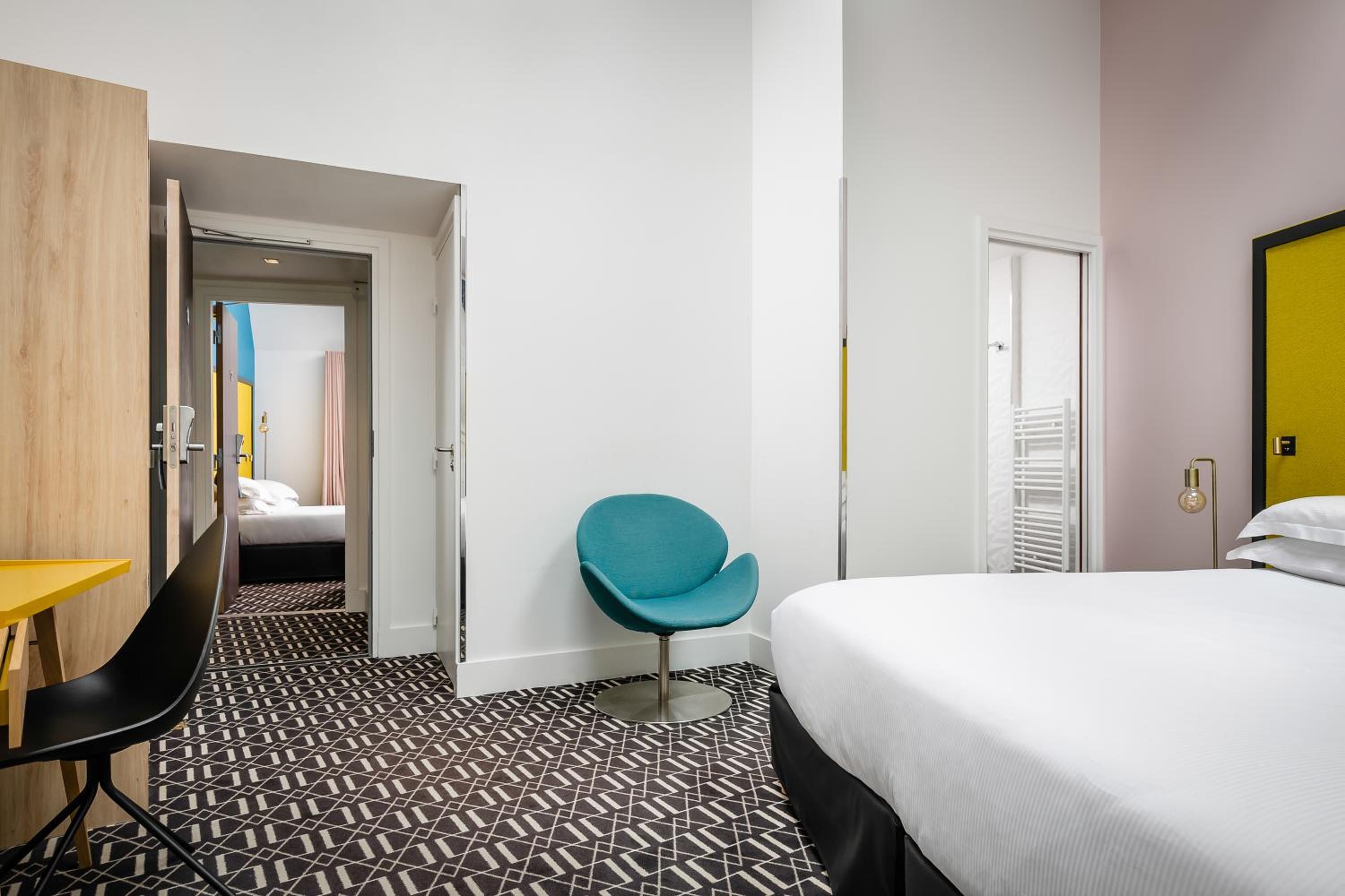 2 Adjacent Double Rooms Family Suite photo 1