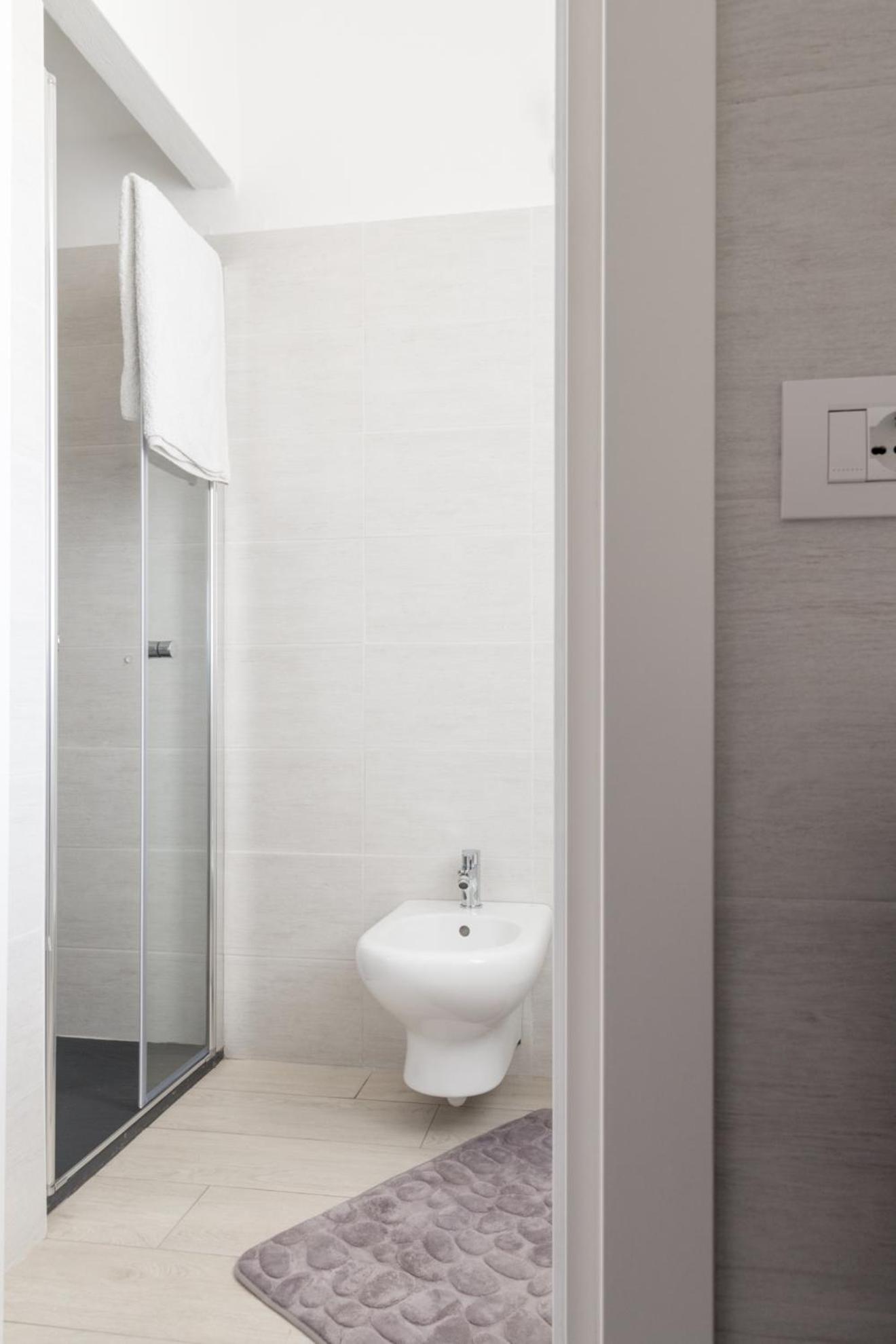 One-Bedroom Apartment - Photo 3