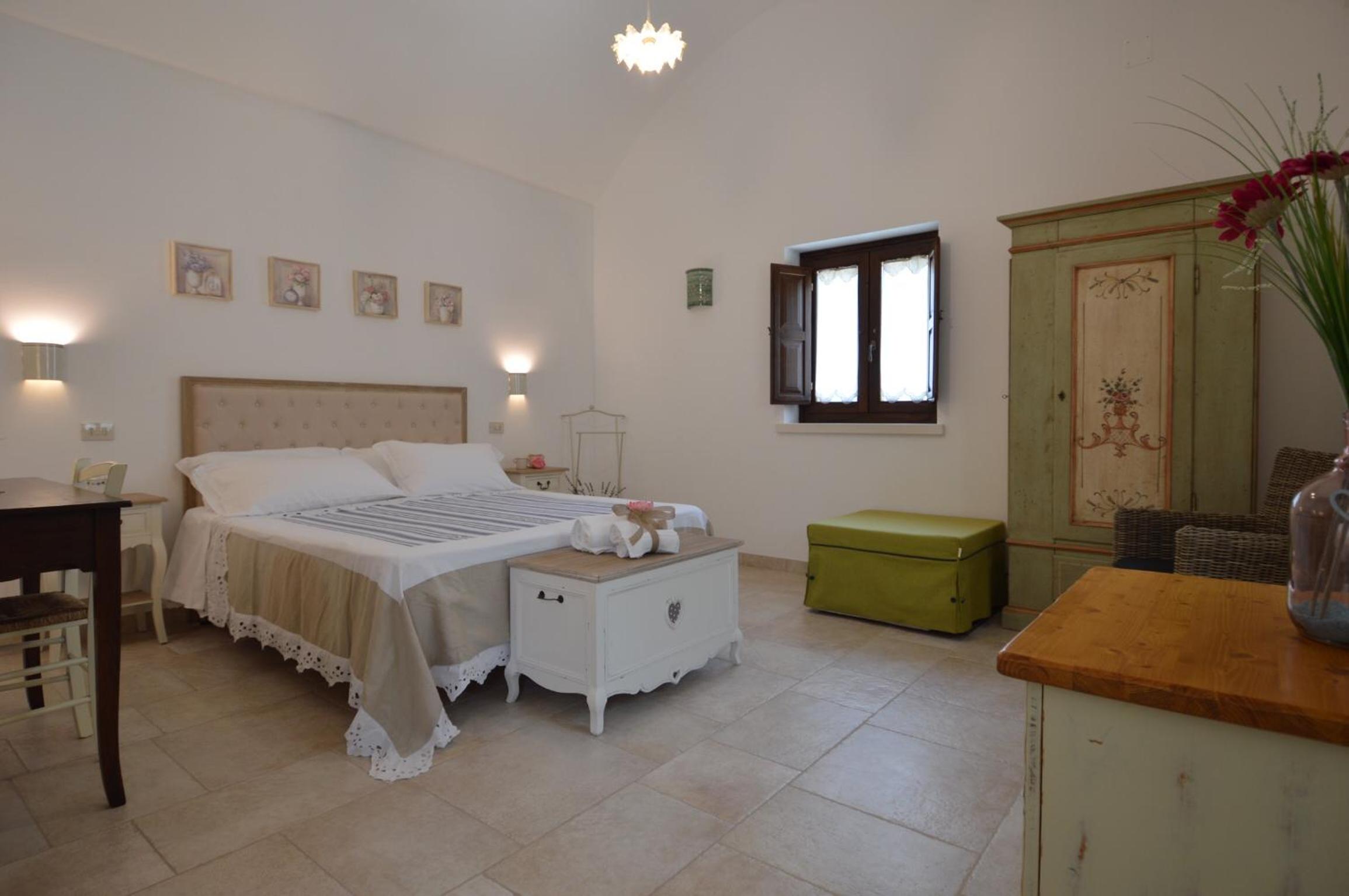 Two Connecting Double Rooms - Photo 1