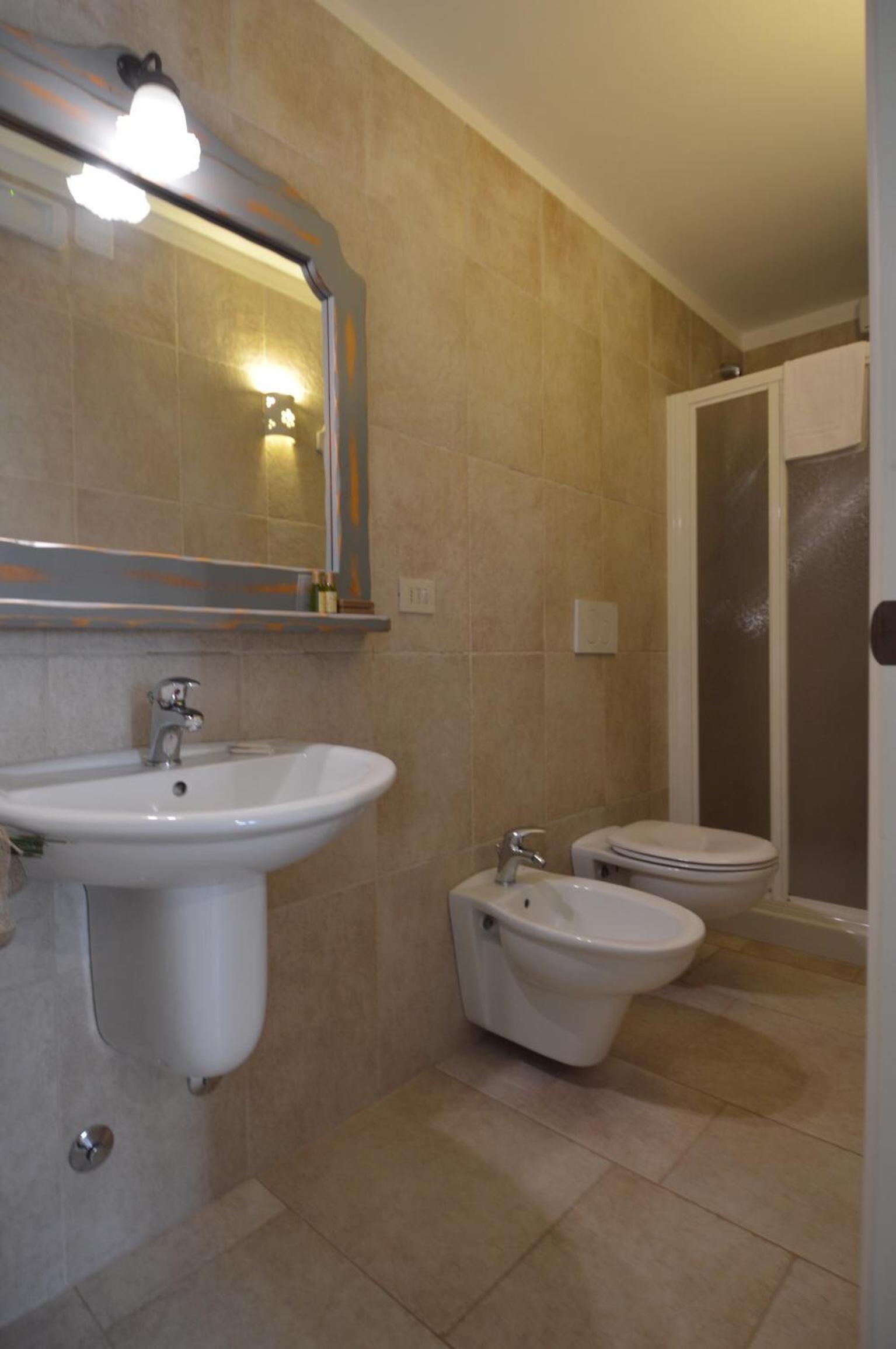 Two Connecting Double Rooms - Photo 2