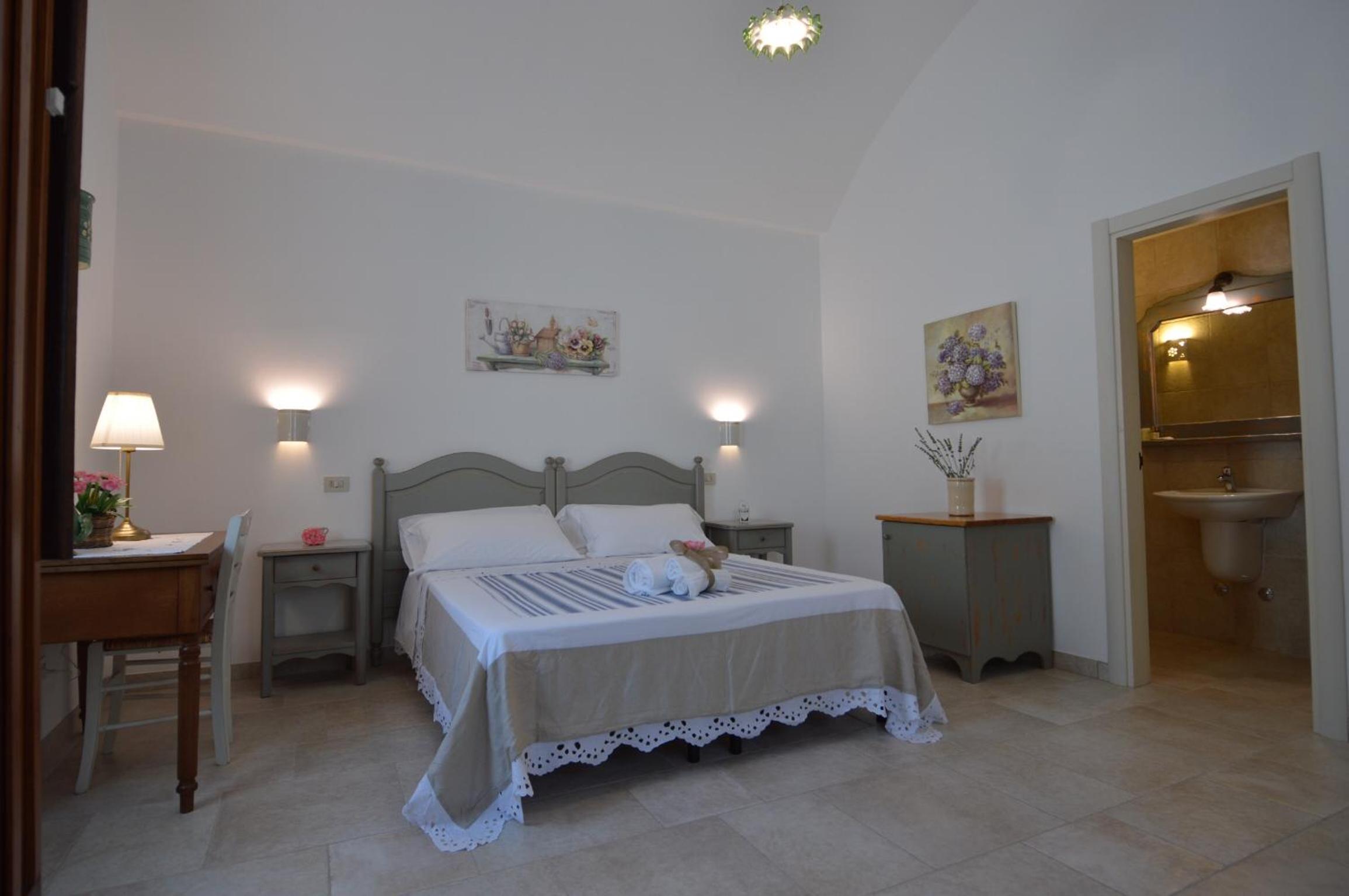Two Connecting Double Rooms - Photo 3