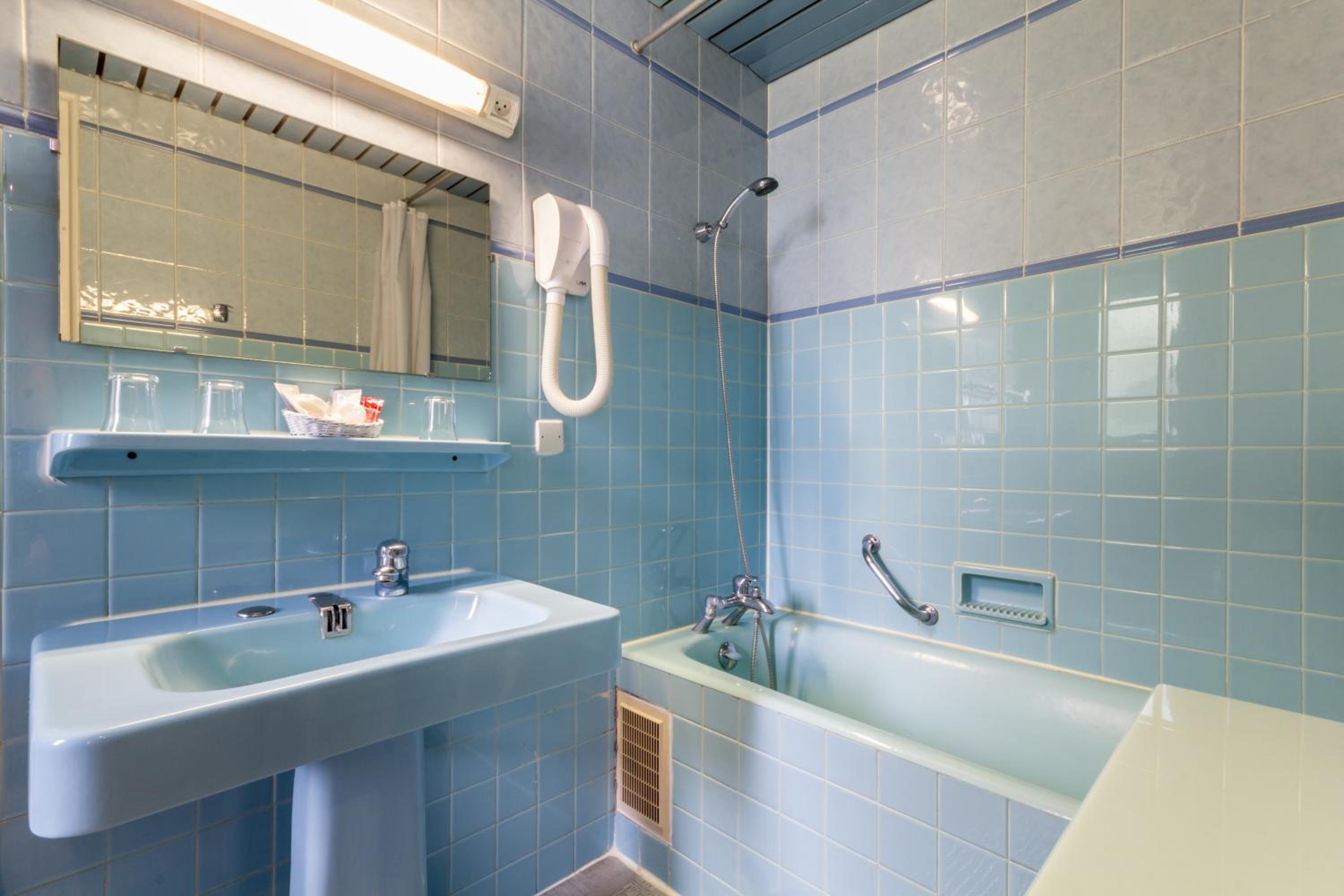 Standard Twin Room - Photo 5