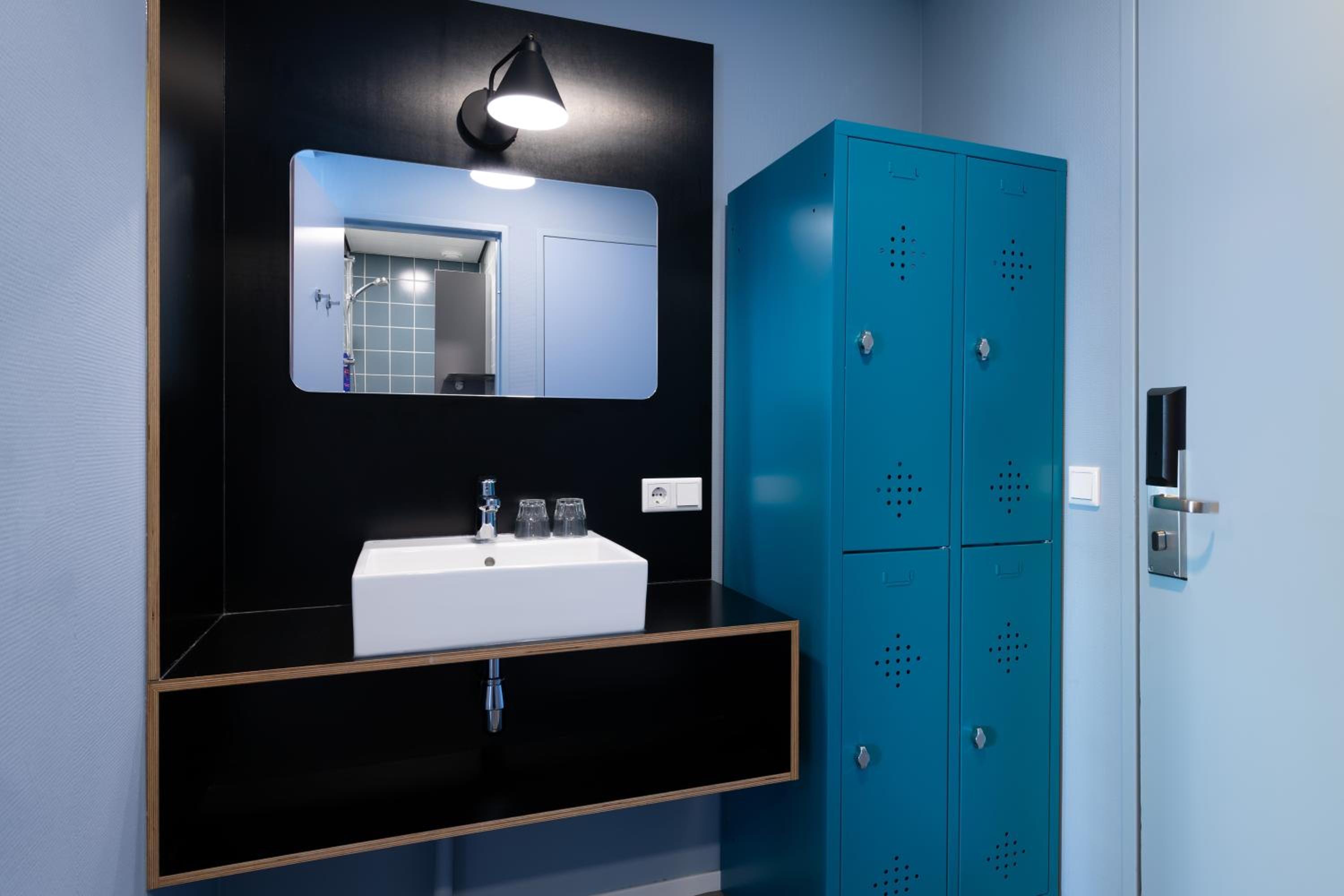 Comfort Twin with Bunk Beds and Private Bathroom with Shower photo 2