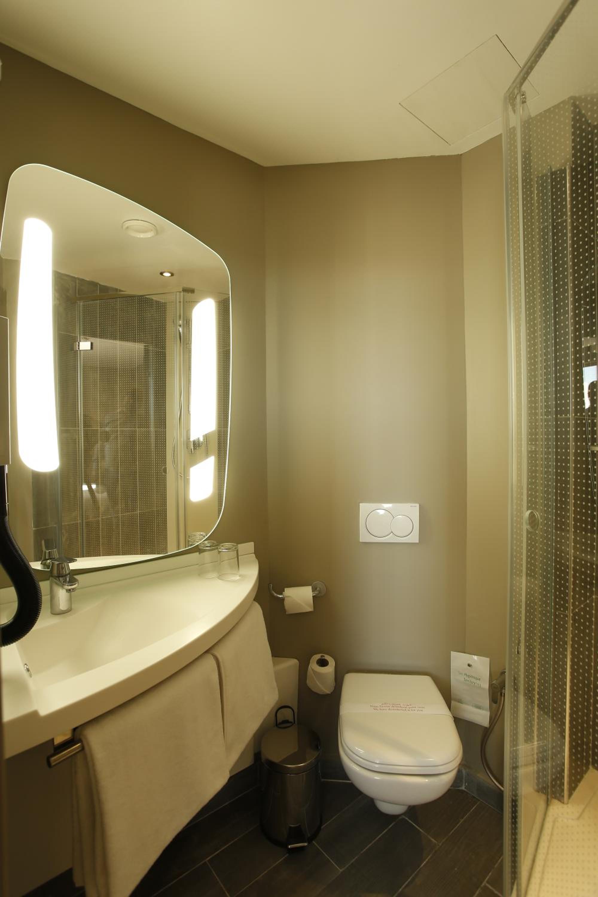 Standard Room with 2 Single Beds photo 2