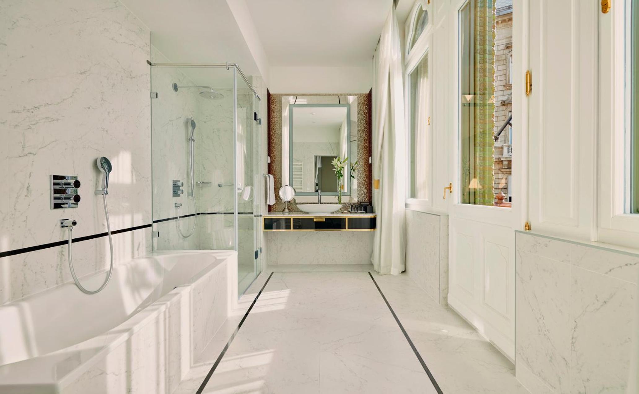 Corner Suite